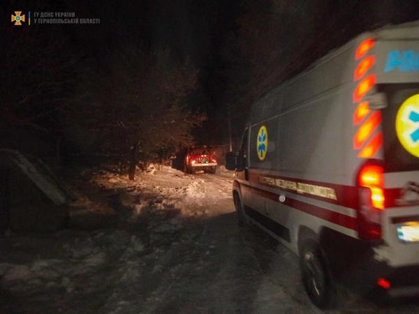 Новини Тернополя - фото з У Почаєві на дорозі застрягла «швидка»