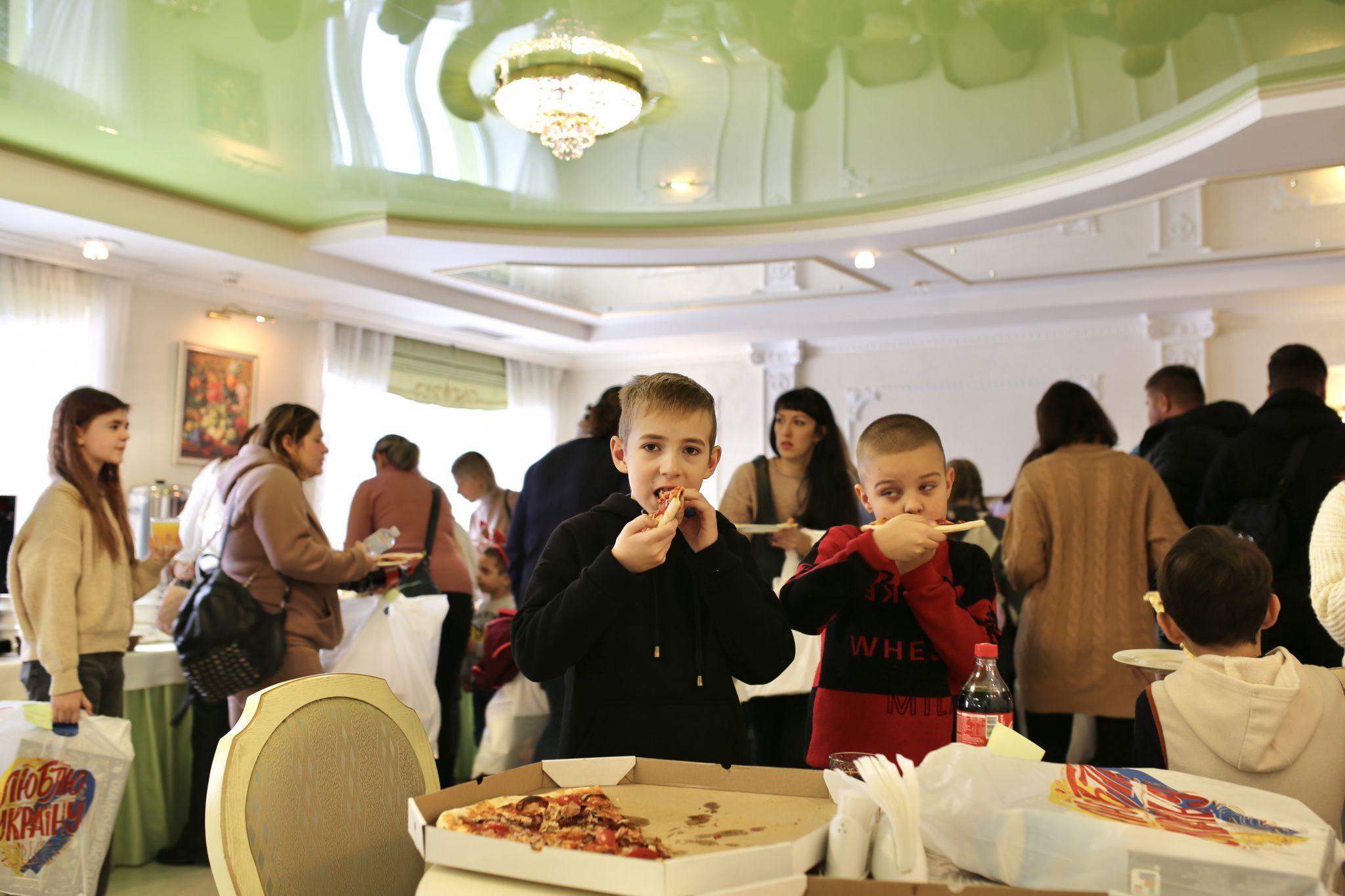 Новини Тернополя - фото з Конкурси, подарунки  та сюрпризи: у Тернополі влаштували свято для понад 40 дітей з Маріуполя