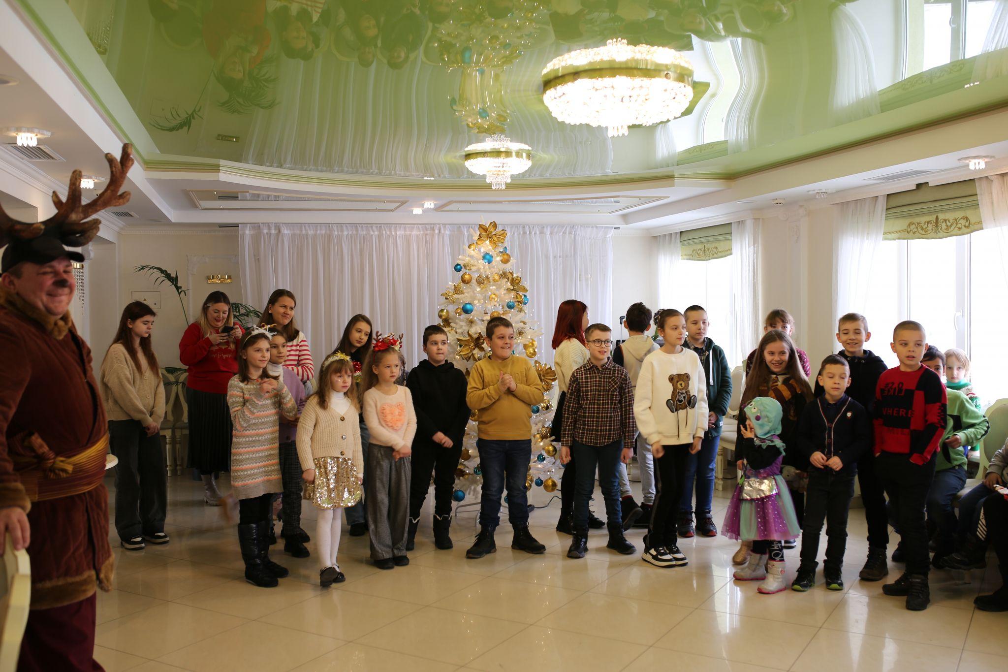 Новини Тернополя - фото з Конкурси, подарунки  та сюрпризи: у Тернополі влаштували свято для понад 40 дітей з Маріуполя