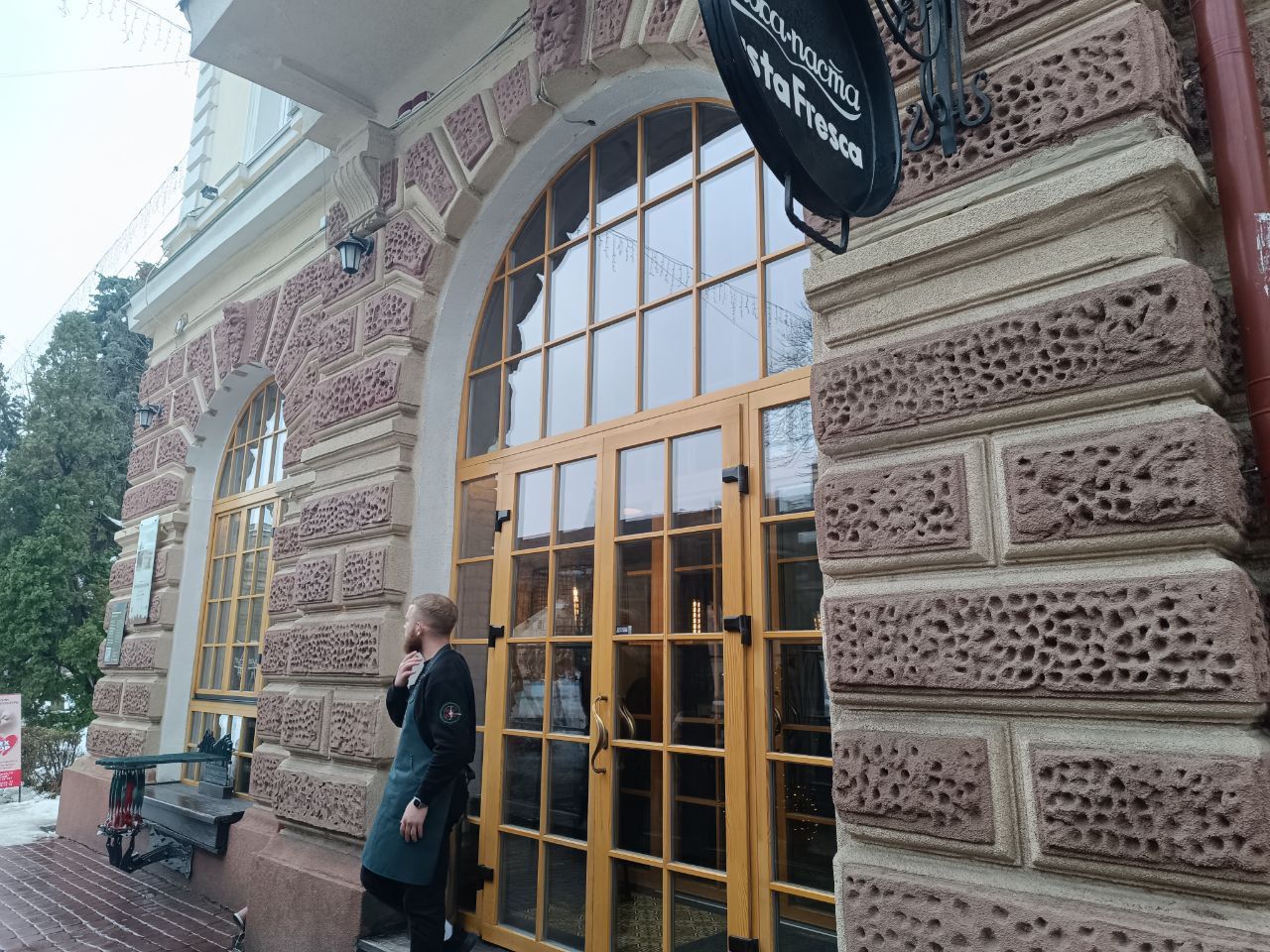 Новини Тернополя - фото з Чи можна розрахуватися в магазинах, аптеках і транспорті карткою. Перевірили журналісти 20 хвилин