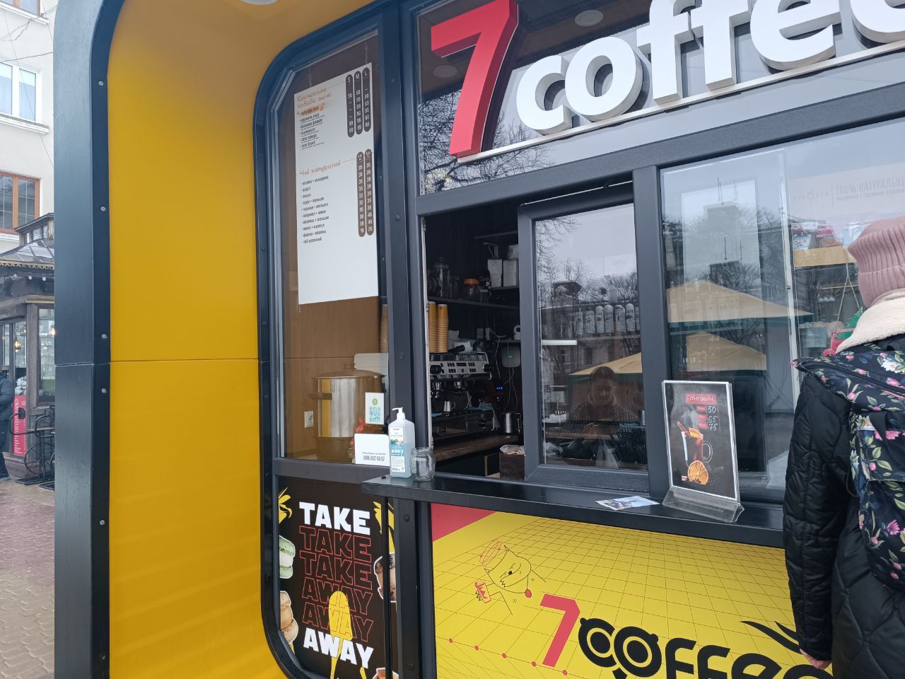 Новини Тернополя - фото з Чи можна розрахуватися в магазинах, аптеках і транспорті карткою. Перевірили журналісти 20 хвилин