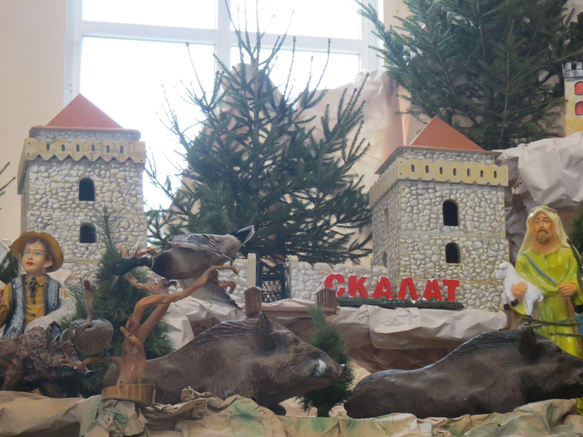 Новини Тернополя - фото з Нові макети замків та бліндаж захисників: який вигляд має найбільша в Україні різдвяна шопка