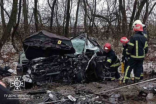 Новини Хмельницького - фото з Смертельна автокатастрофа біля Скаржинець: двоє людей загинули, троє поранені (ОНОВЛЕНО)