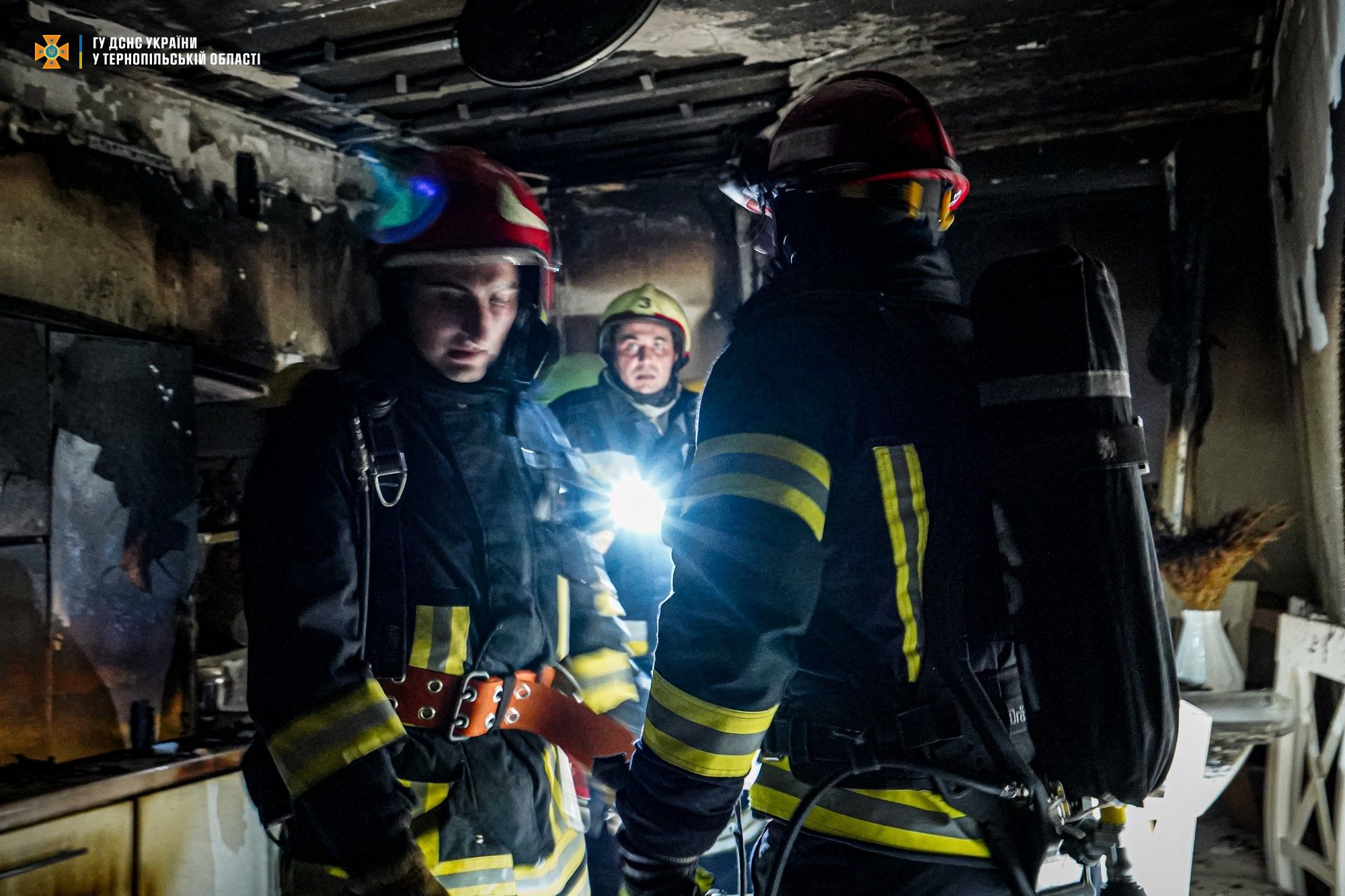 Новини Тернополя - фото з Пожежа в Тернополі: з багатоповерхівки врятували 12 людей, семеро з яких діти