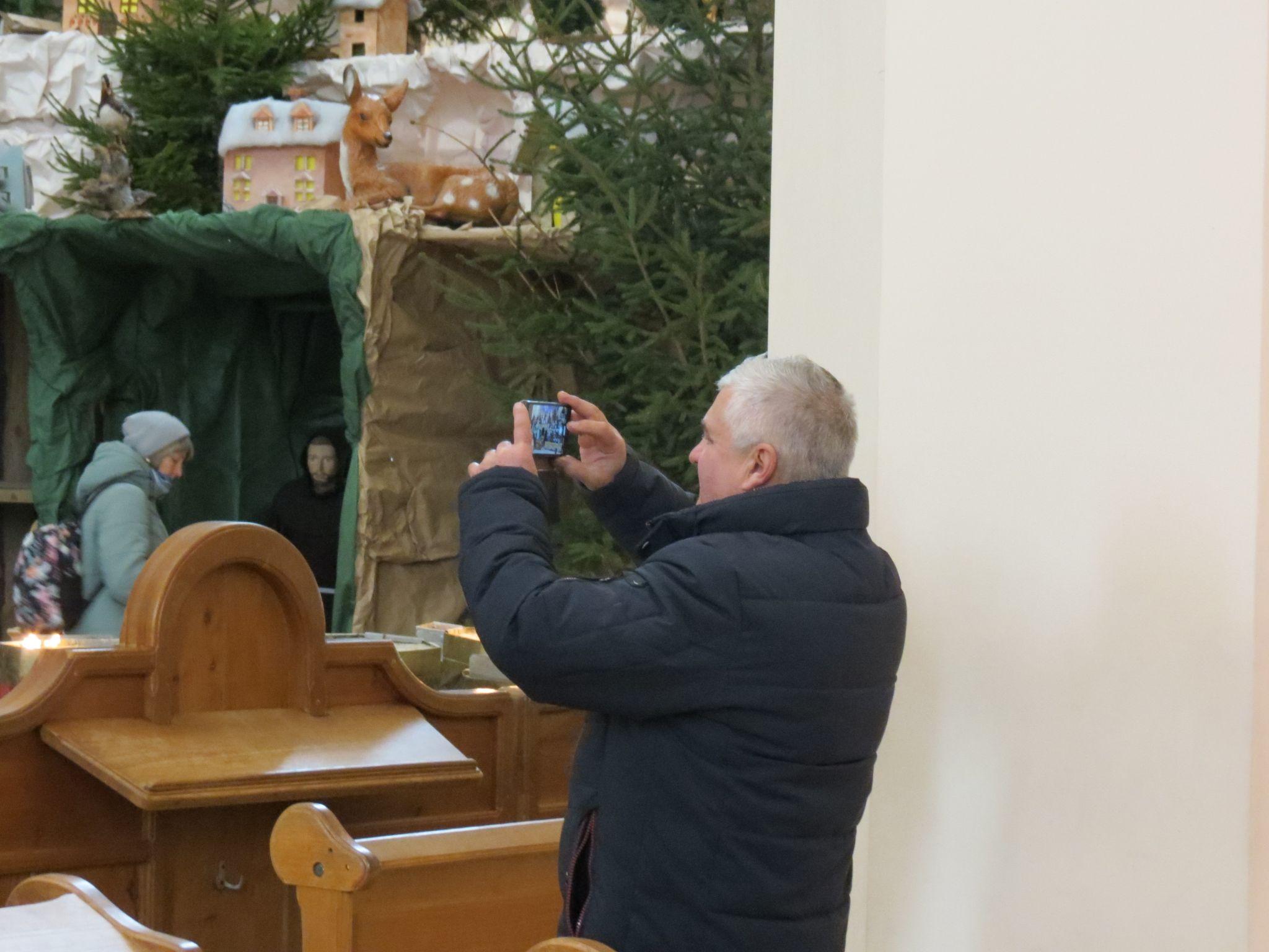 Новини Тернополя - фото з Нові макети замків та бліндаж захисників: який вигляд має найбільша в Україні різдвяна шопка