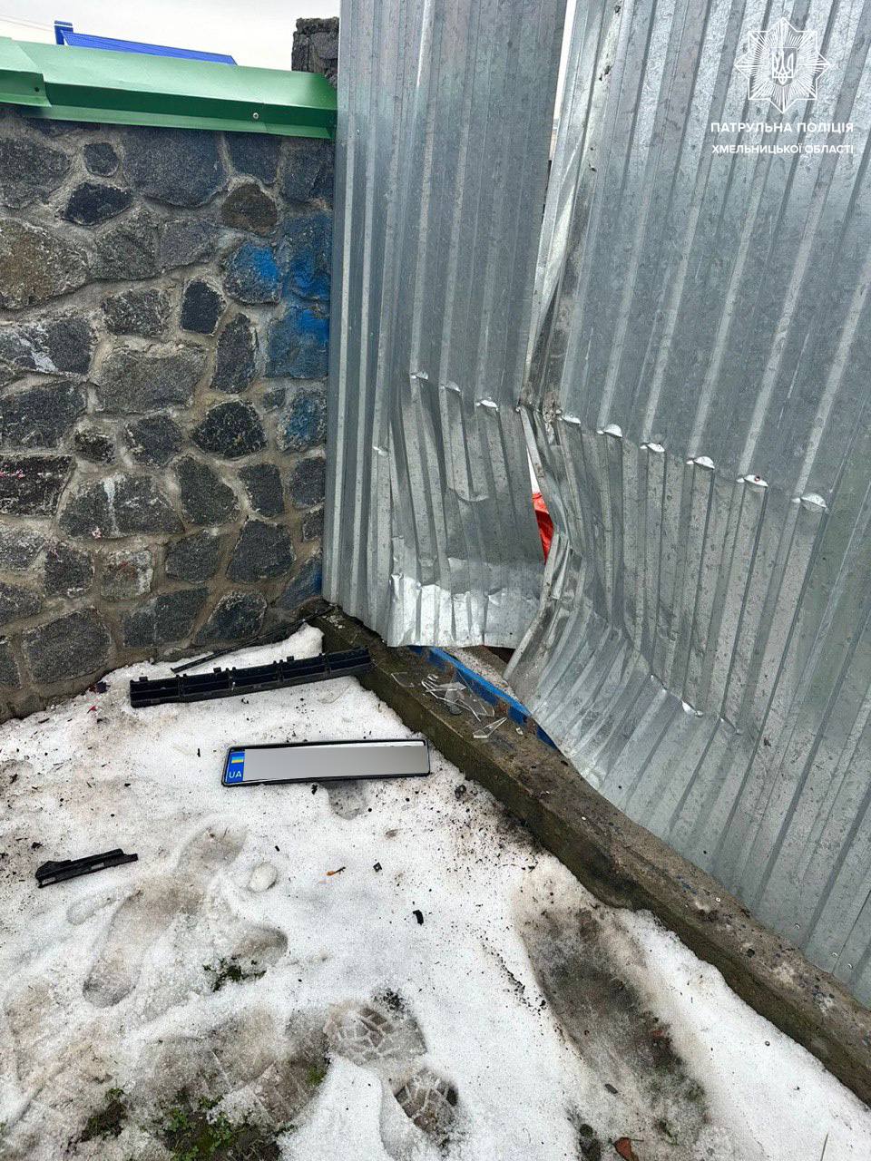 Новини Хмельницького - фото з У Дубовому п’яний водій врізався в паркан та втік