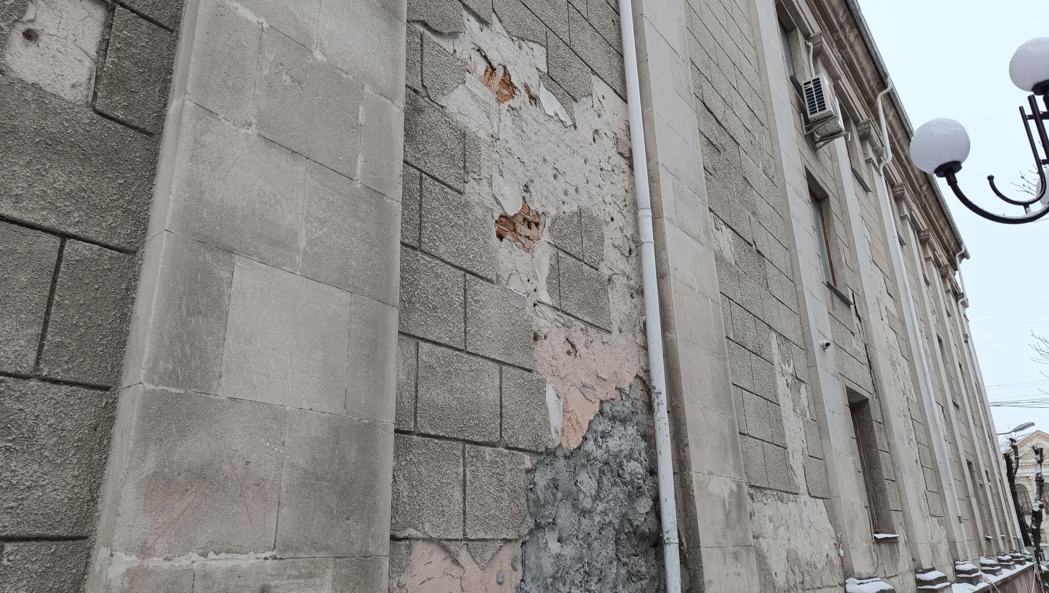 Новини Тернополя - фото з Чи ремонтуватимуть фасад драмтеатру, який у поганому стані, в 2024 році? Ми дізнались