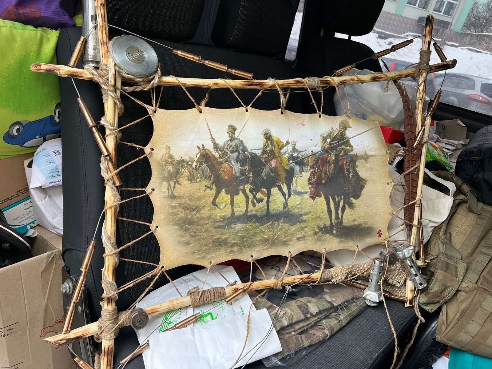 Новини Тернополя - фото з За скільки продали в Тернополі прапори із підписом Залужного та командира «Азову» Редіса