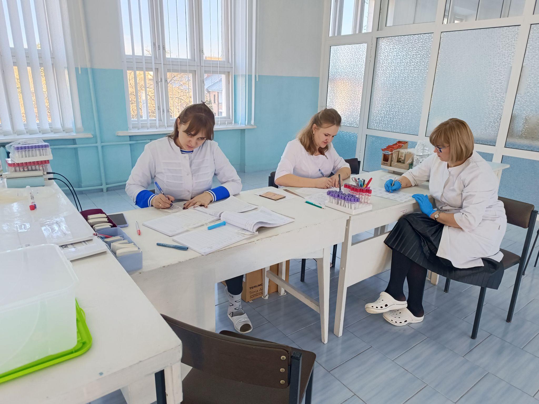 Новини Тернополя - фото з Терміново потрібна кров для військових! Журналісти «20 хвилин» перевірили, як  стати донором у Тернополі