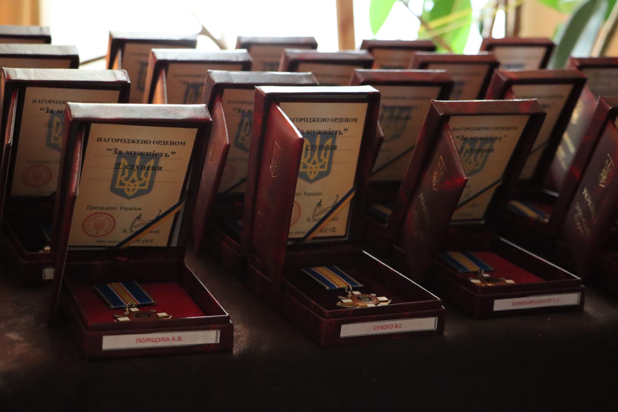 Новини Тернополя - фото з «Серце болить, не було ні дня без сліз»: у Тернополі посмертно нагородили військових (РЕПОРТАЖ)