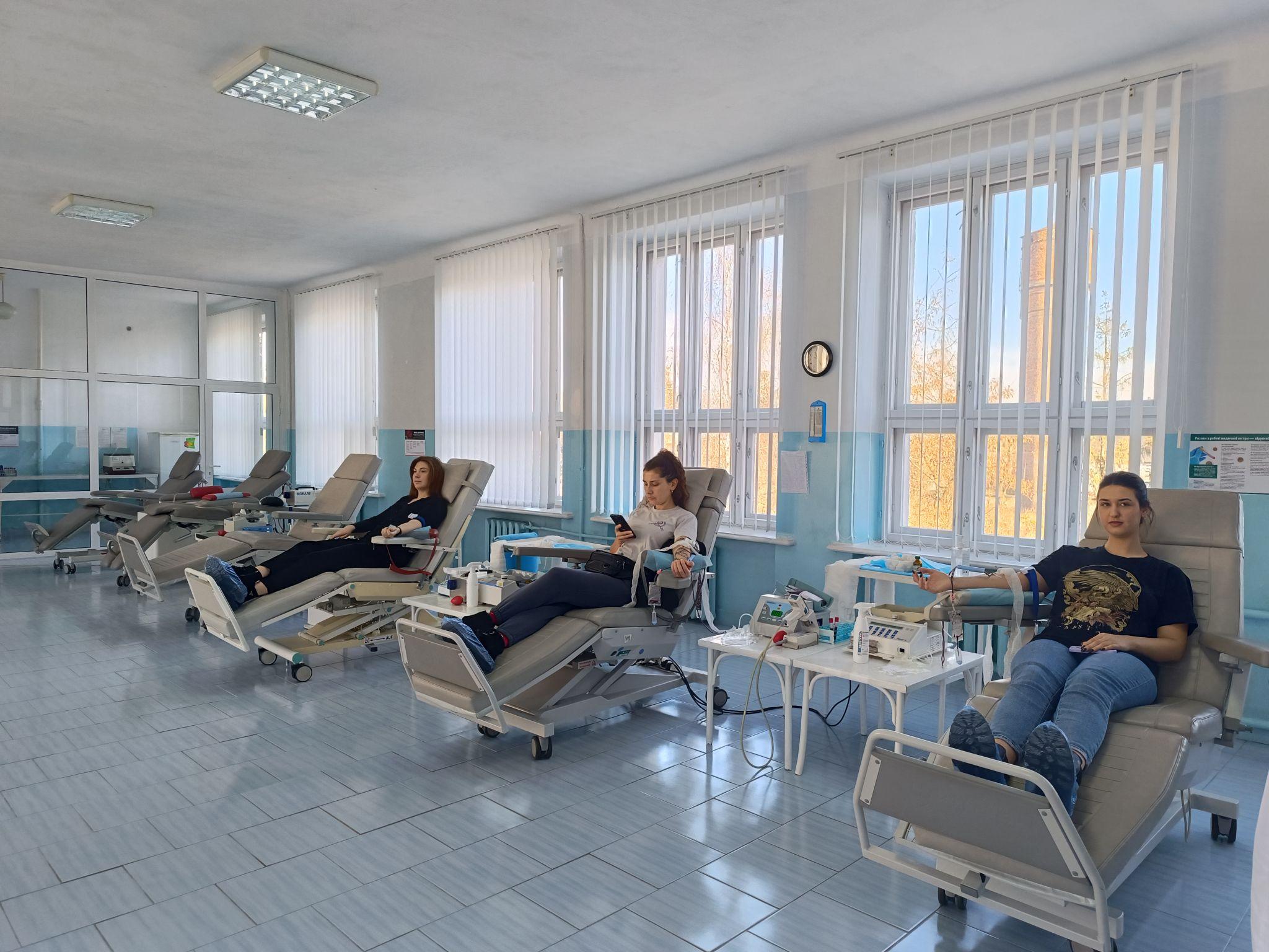 Новини Тернополя - фото з Терміново потрібна кров для військових! Журналісти «20 хвилин» перевірили, як  стати донором у Тернополі