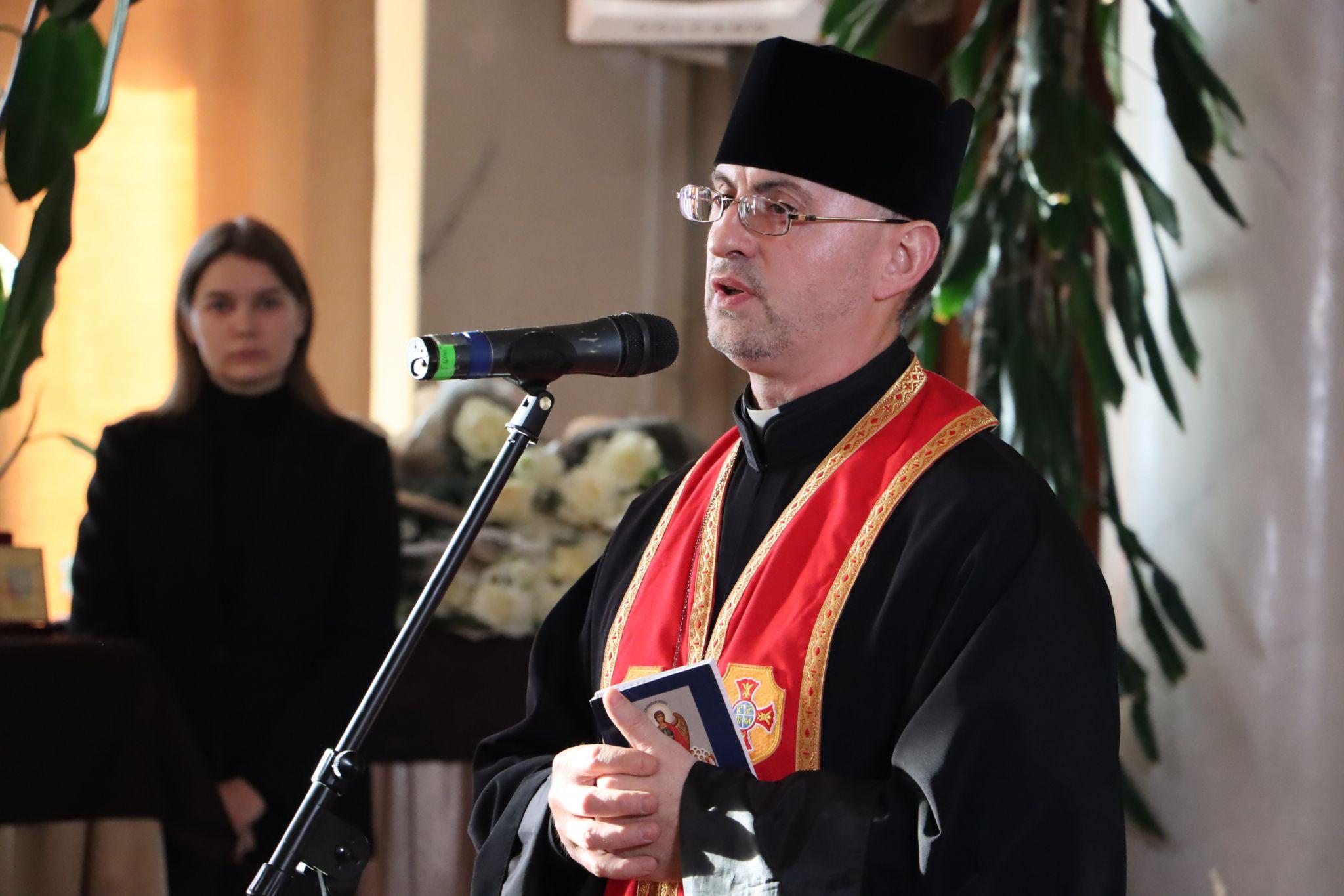 Новини Тернополя - фото з «Серце болить, не було ні дня без сліз»: у Тернополі посмертно нагородили військових (РЕПОРТАЖ)