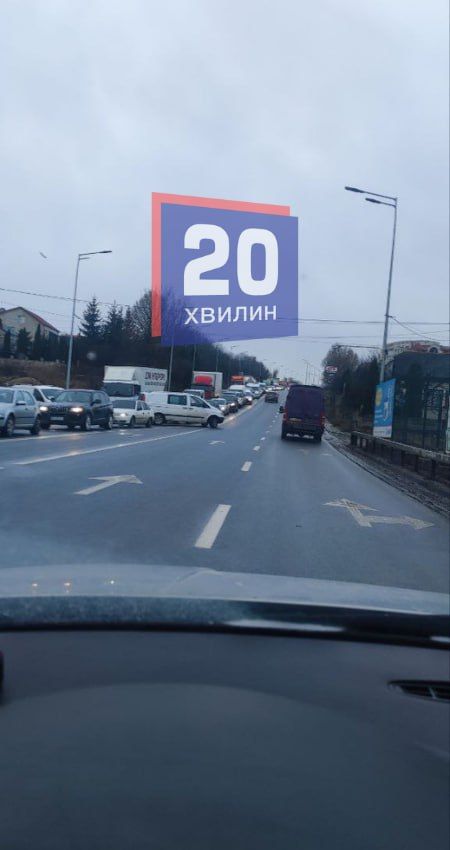 Новини Тернополя - фото з Аварія на перехресті вулиць Шептицького — Будного. Рух транспорту ускладнений