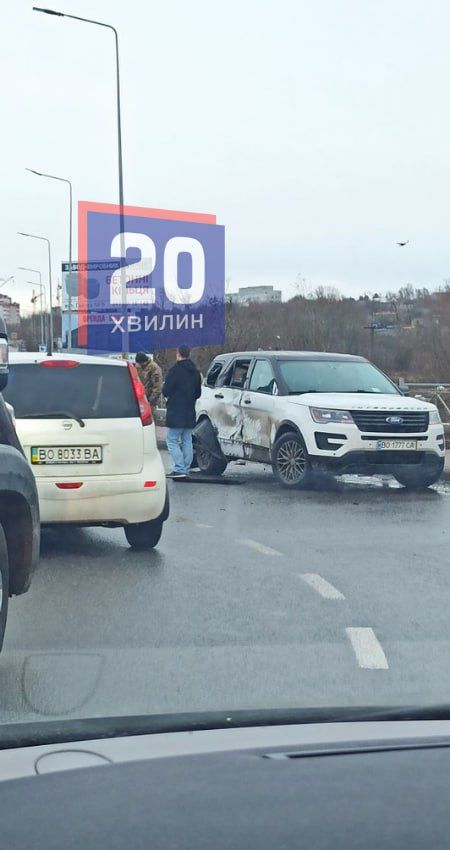 Новини Тернополя - фото з Аварія на перехресті вулиць Шептицького — Будного. Рух транспорту ускладнений