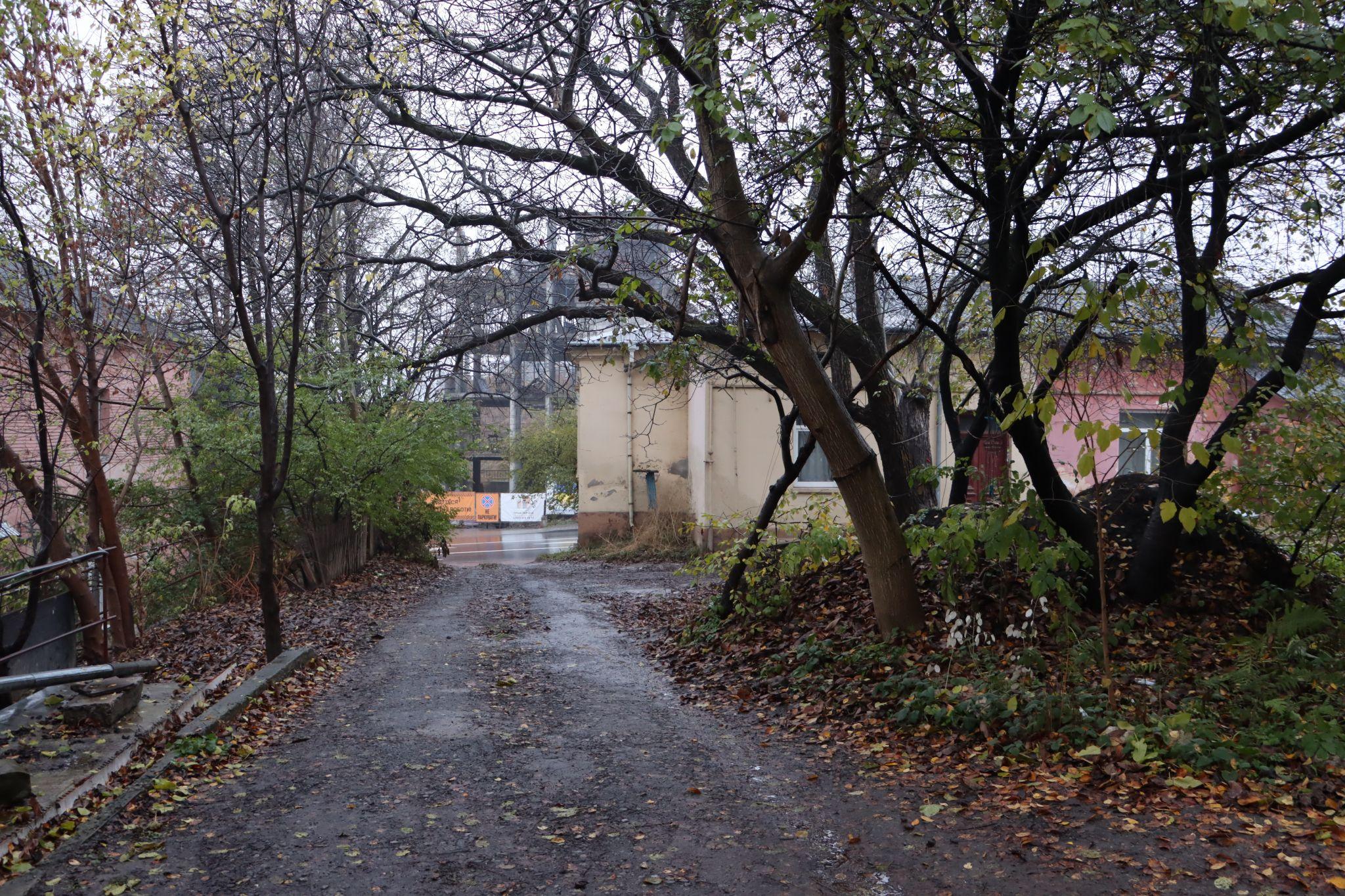 Новини Тернополя - фото з Тишком-нишком забрали землю: мешканці Бродівської бояться, що не зможуть потрапити додому