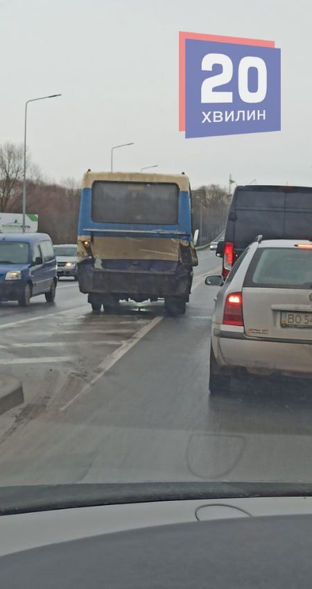Новини Тернополя - фото з Аварія на перехресті вулиць Шептицького — Будного. Рух транспорту ускладнений