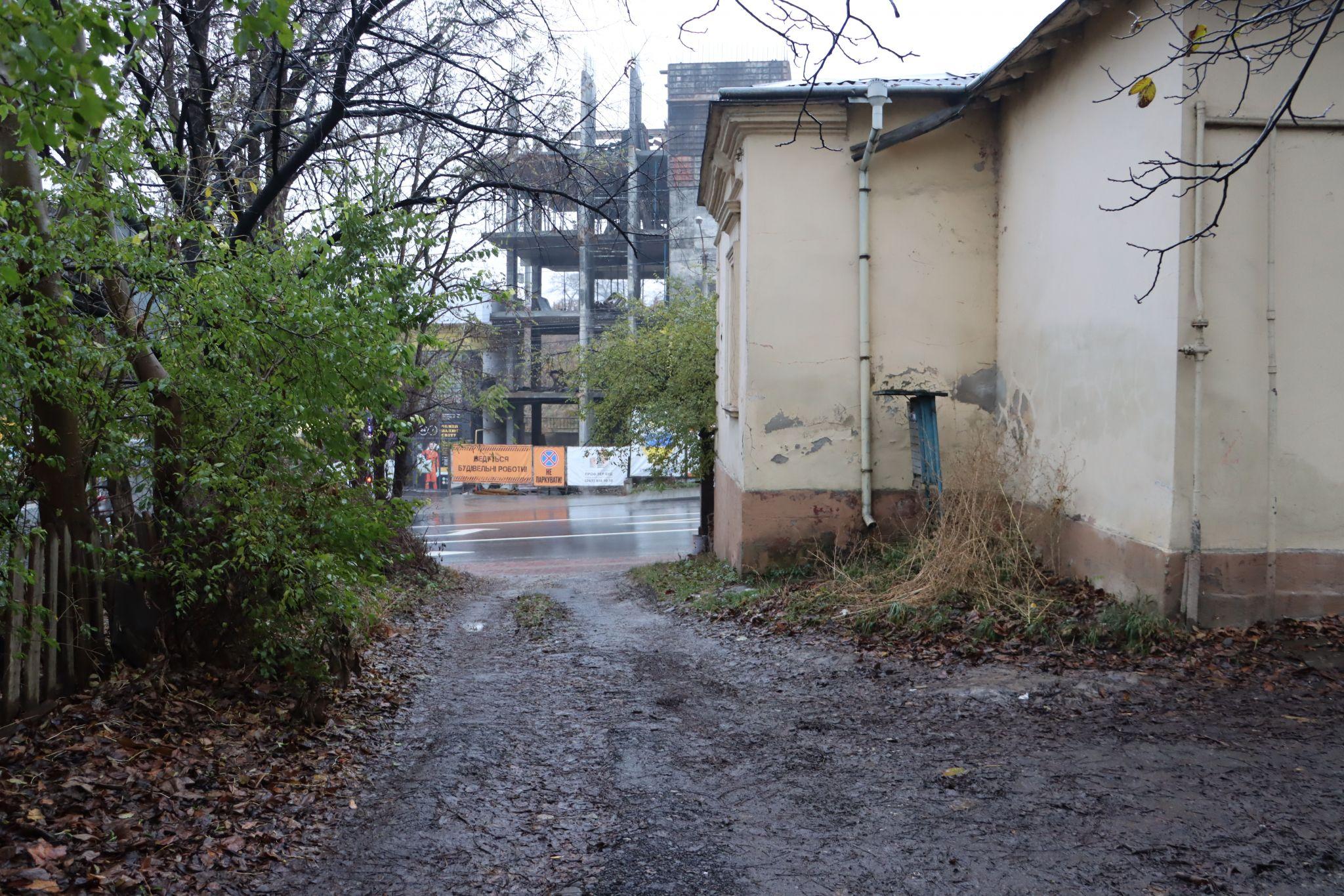 Новини Тернополя - фото з Тишком-нишком забрали землю: мешканці Бродівської бояться, що не зможуть потрапити додому