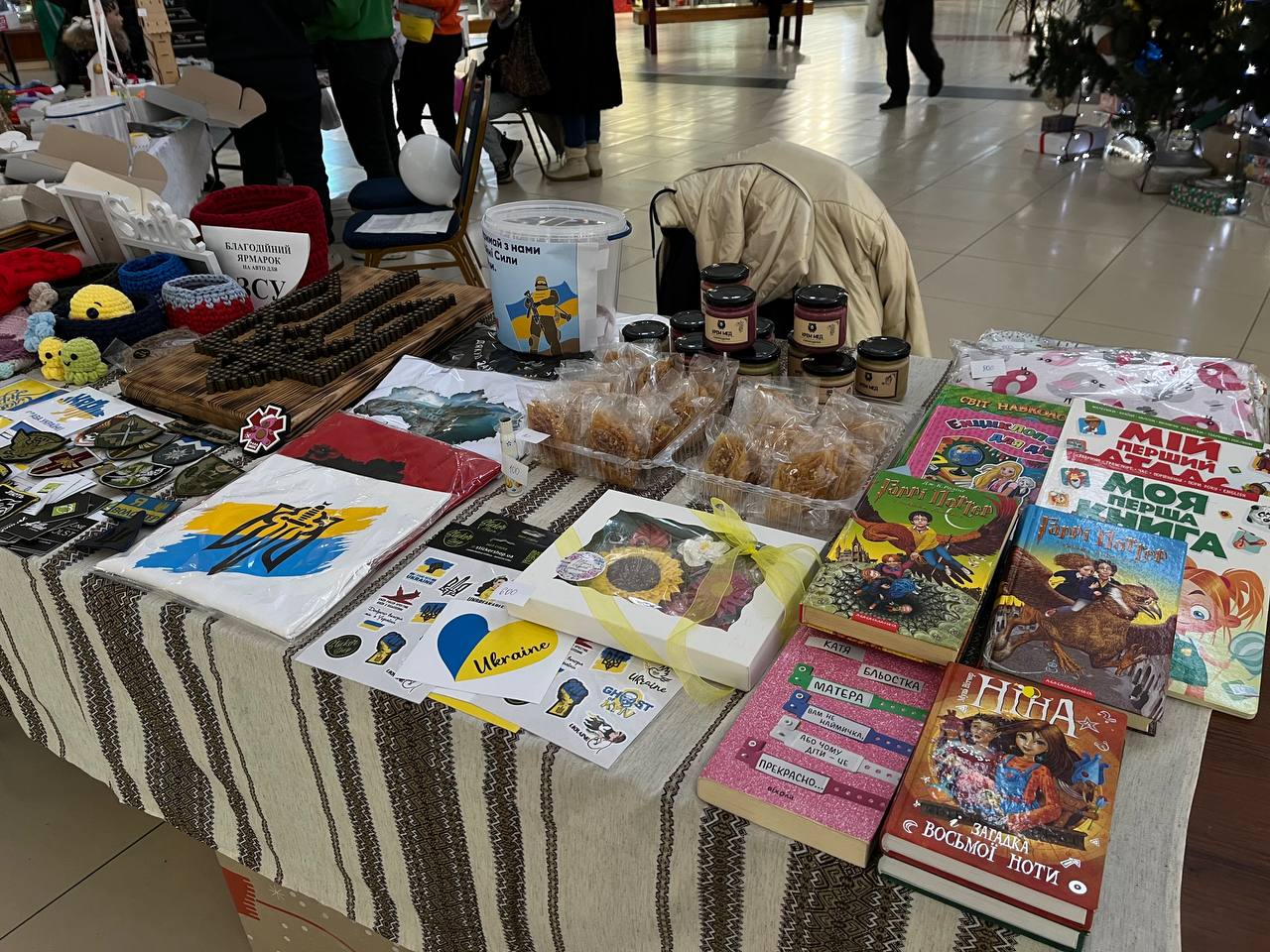 Новини Тернополя - фото з Волонтери Тернополя організували ярмарок, аби придбати авто для військових (ФОТОРЕПОРТАЖ)