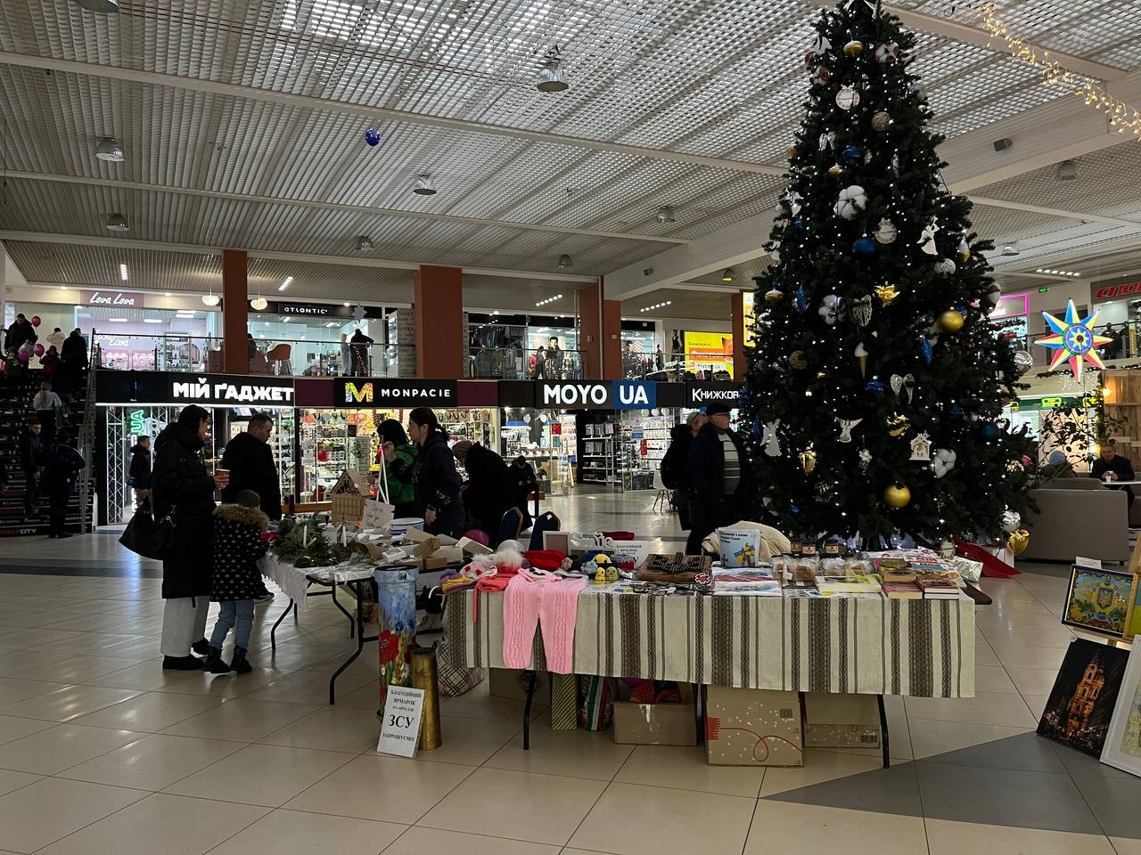 Новини Тернополя - фото з Волонтери Тернополя організували ярмарок, аби придбати авто для військових (ФОТОРЕПОРТАЖ)