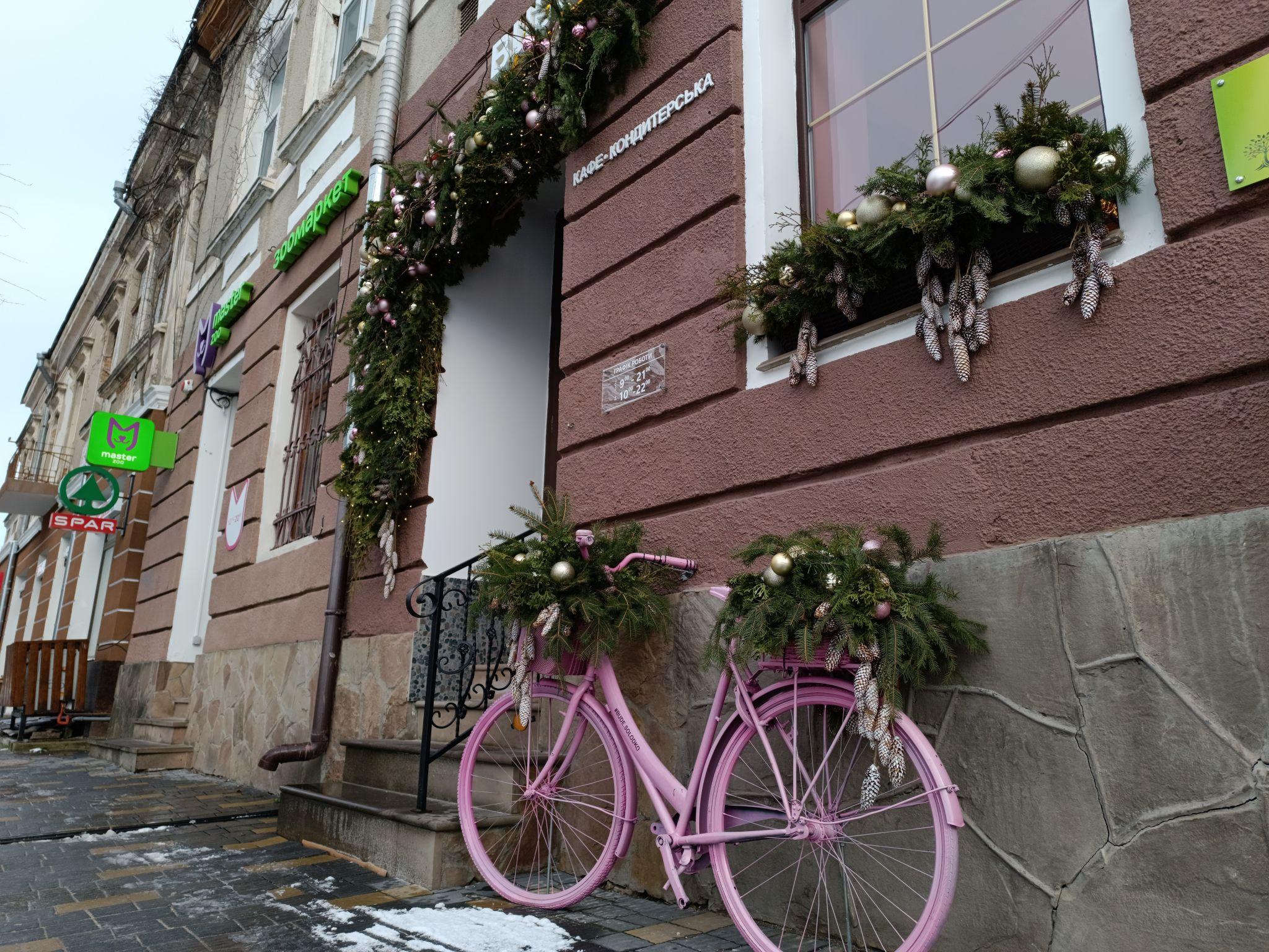 Новини Тернополя - фото з Тернопіль різдвяно-новорічний – як прикрасили місто до зимових свят (ФОТОРЕПОРТАЖ)