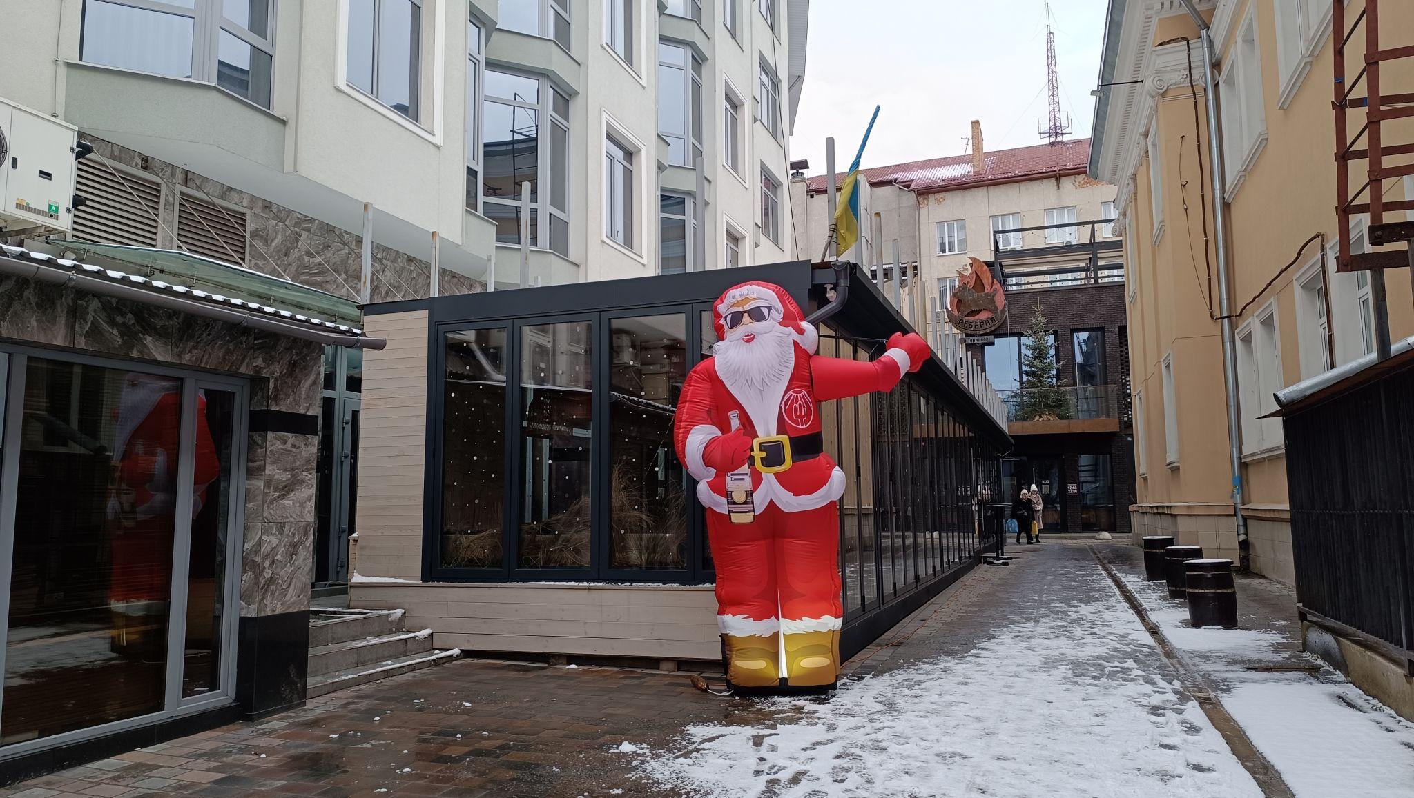 Новини Тернополя - фото з Тернопіль різдвяно-новорічний – як прикрасили місто до зимових свят (ФОТОРЕПОРТАЖ)