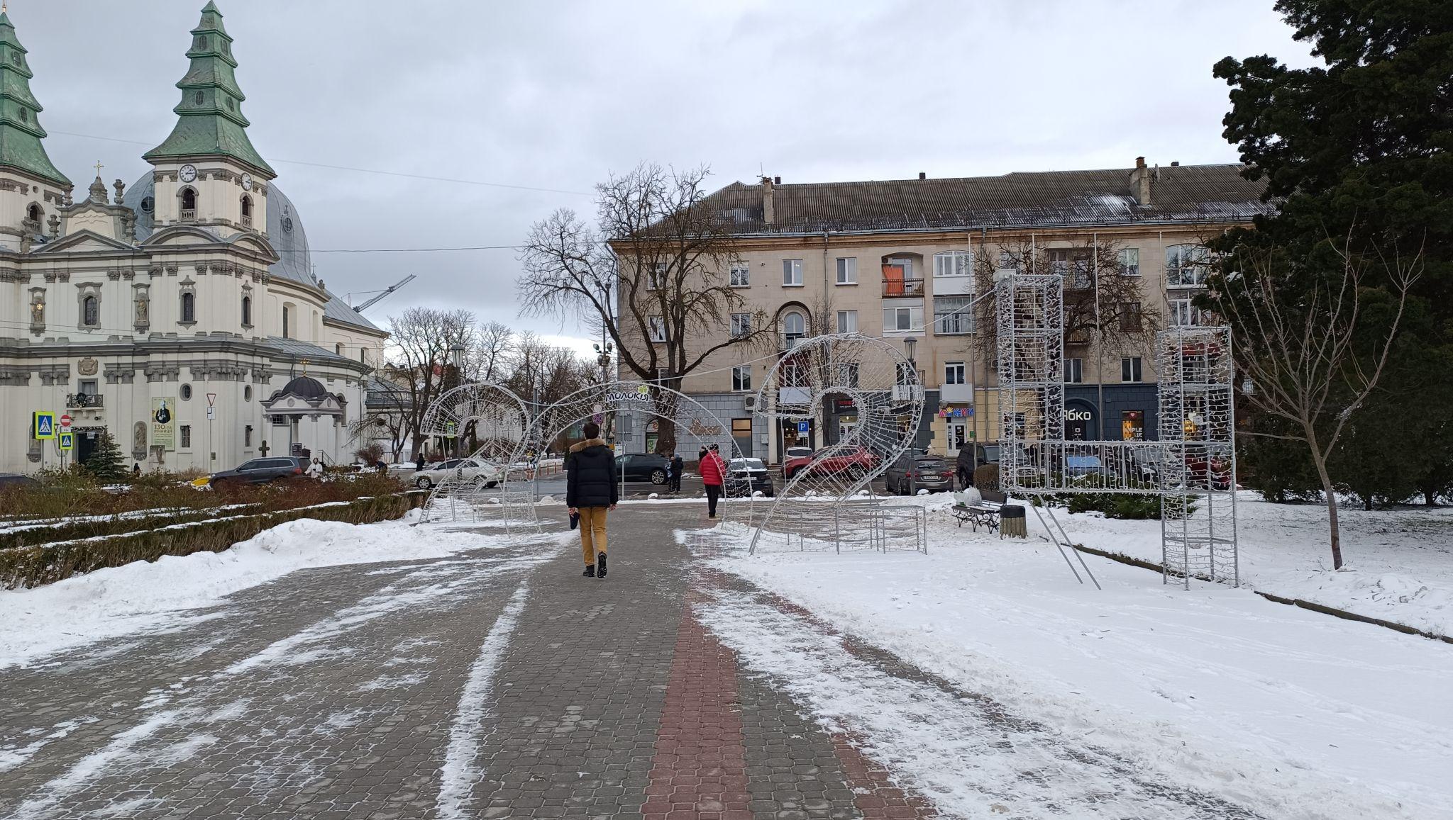 Новини Тернополя - фото з Тернопіль різдвяно-новорічний – як прикрасили місто до зимових свят (ФОТОРЕПОРТАЖ)