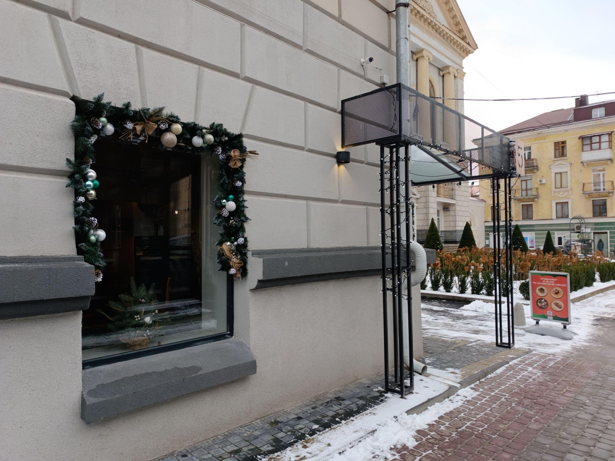 Новини Тернополя - фото з Тернопіль різдвяно-новорічний – як прикрасили місто до зимових свят (ФОТОРЕПОРТАЖ)