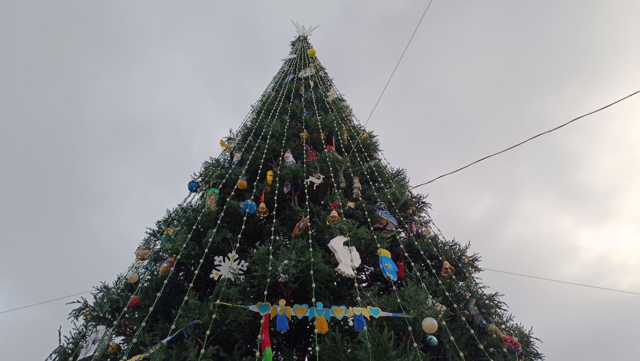 Новини Тернополя - фото з Тернопіль різдвяно-новорічний – як прикрасили місто до зимових свят (ФОТОРЕПОРТАЖ)