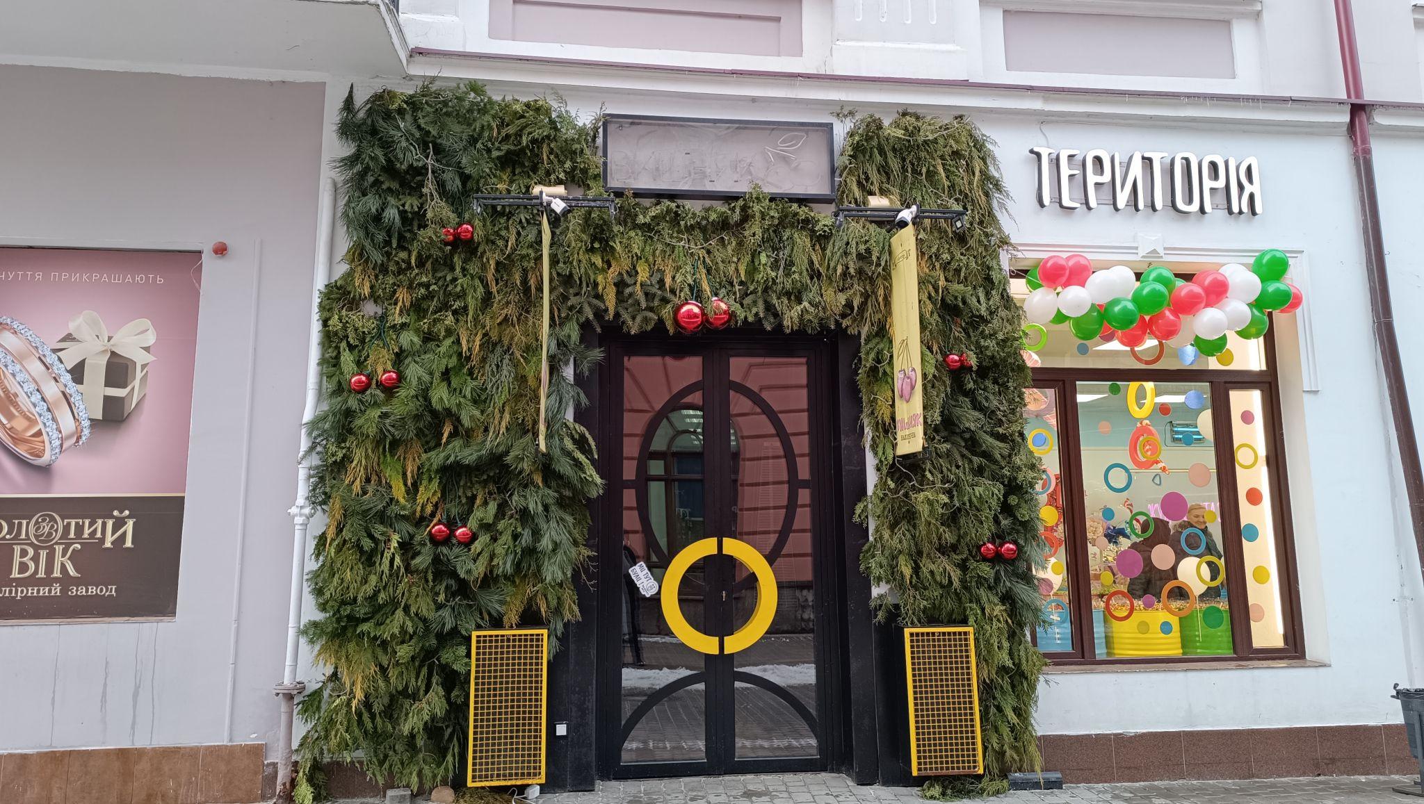 Новини Тернополя - фото з Тернопіль різдвяно-новорічний – як прикрасили місто до зимових свят (ФОТОРЕПОРТАЖ)