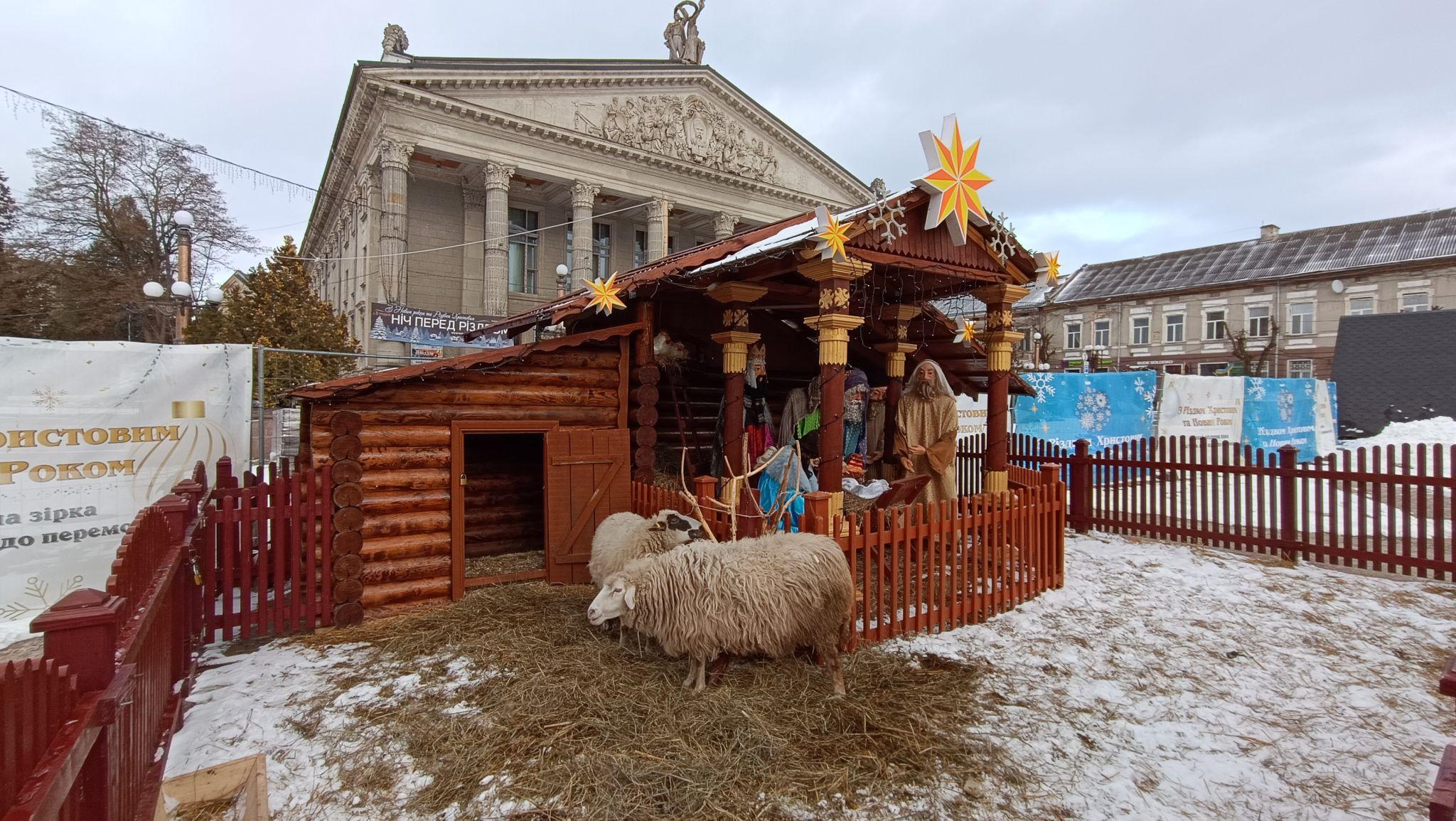 Новини Тернополя - фото з Тернопіль різдвяно-новорічний – як прикрасили місто до зимових свят (ФОТОРЕПОРТАЖ)