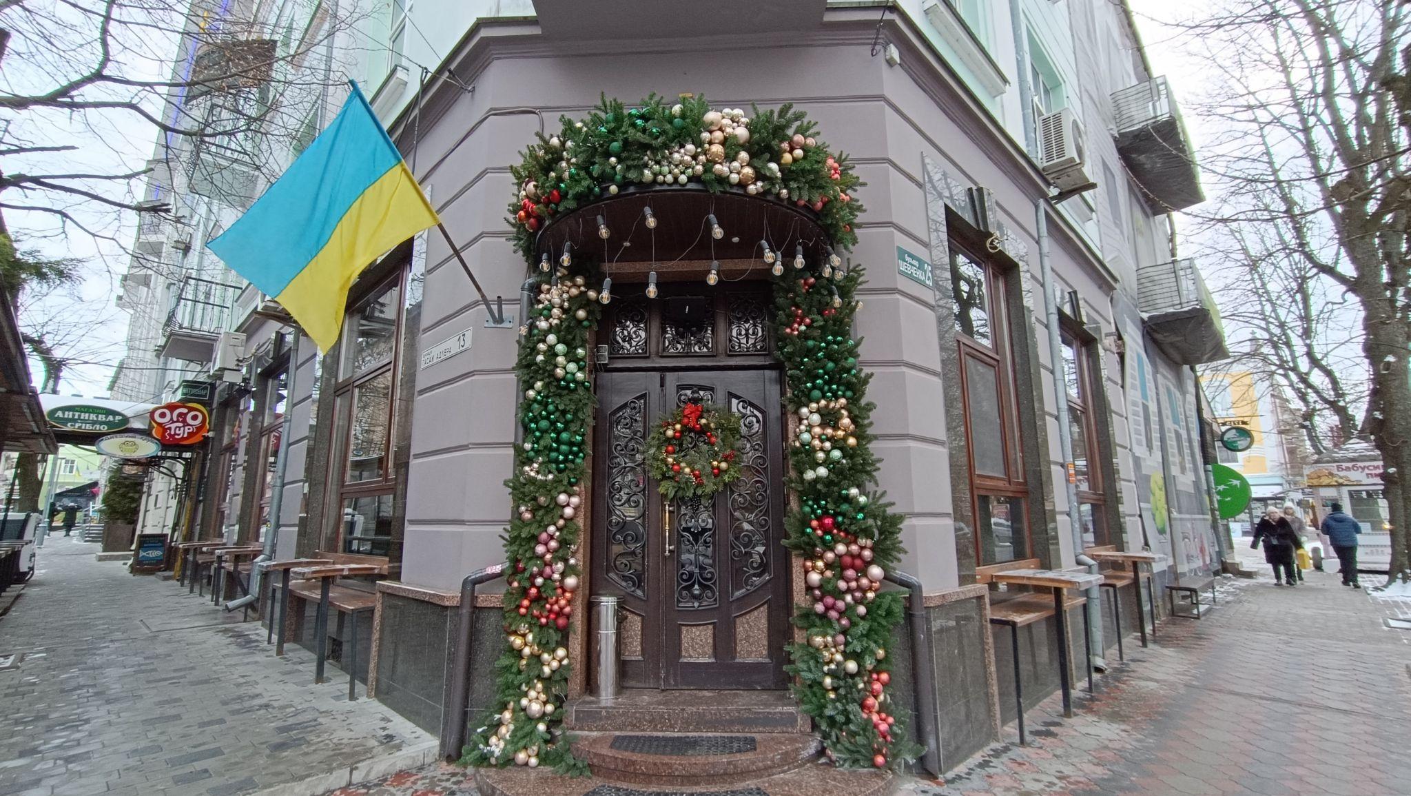 Новини Тернополя - фото з Тернопіль різдвяно-новорічний – як прикрасили місто до зимових свят (ФОТОРЕПОРТАЖ)