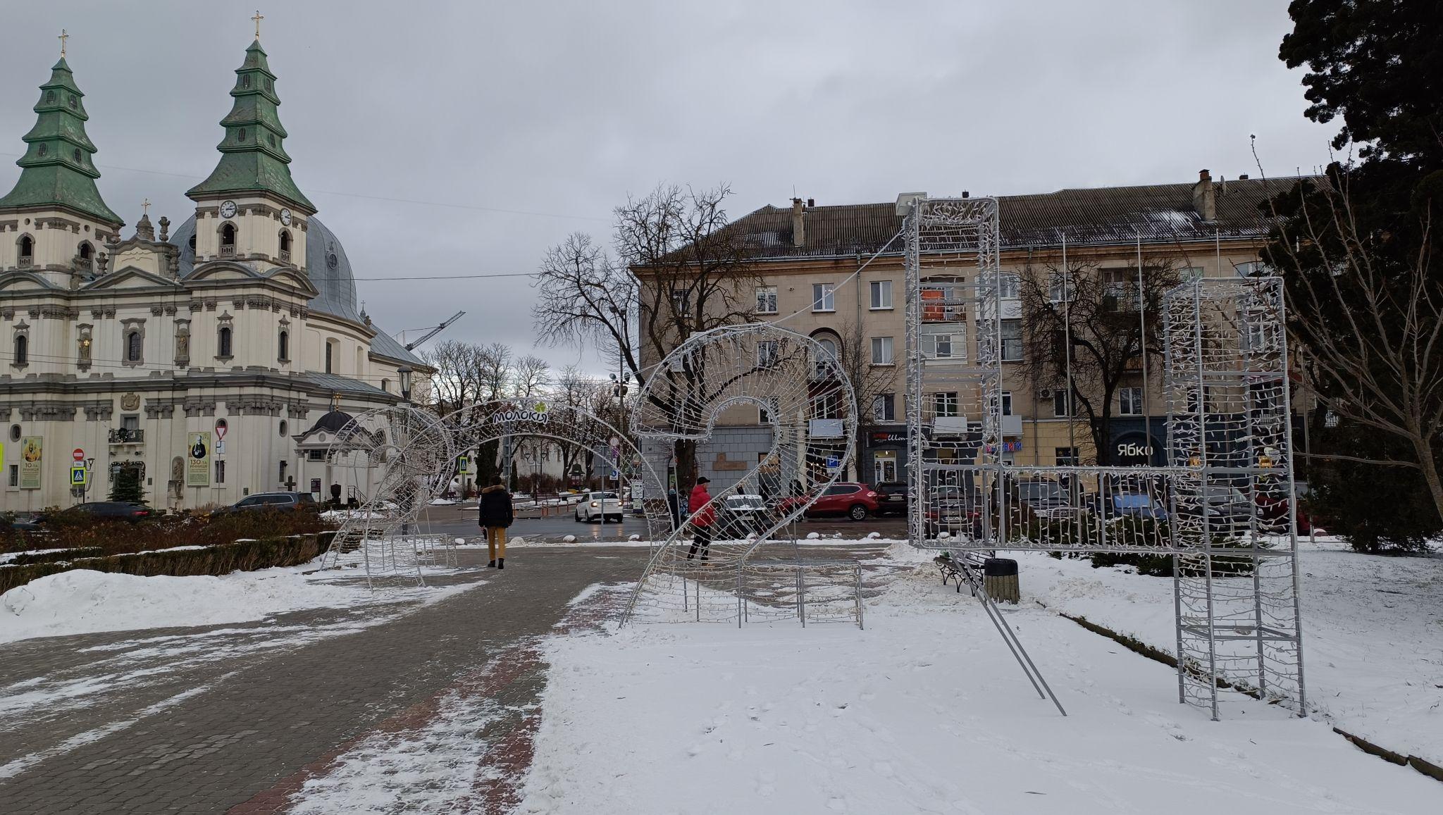 Новини Тернополя - фото з Тернопіль різдвяно-новорічний – як прикрасили місто до зимових свят (ФОТОРЕПОРТАЖ)
