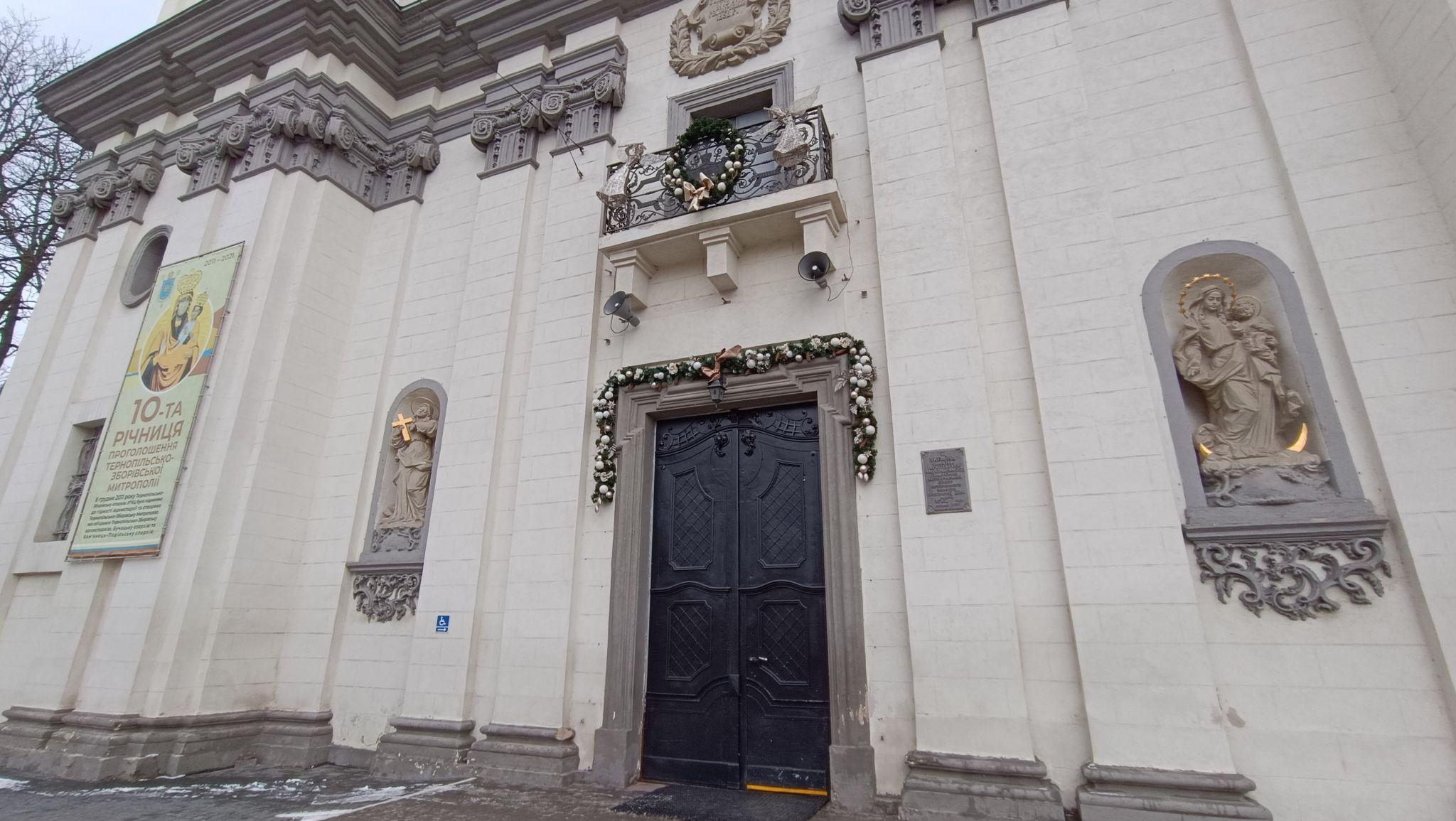 Новини Тернополя - фото з Тернопіль різдвяно-новорічний – як прикрасили місто до зимових свят (ФОТОРЕПОРТАЖ)