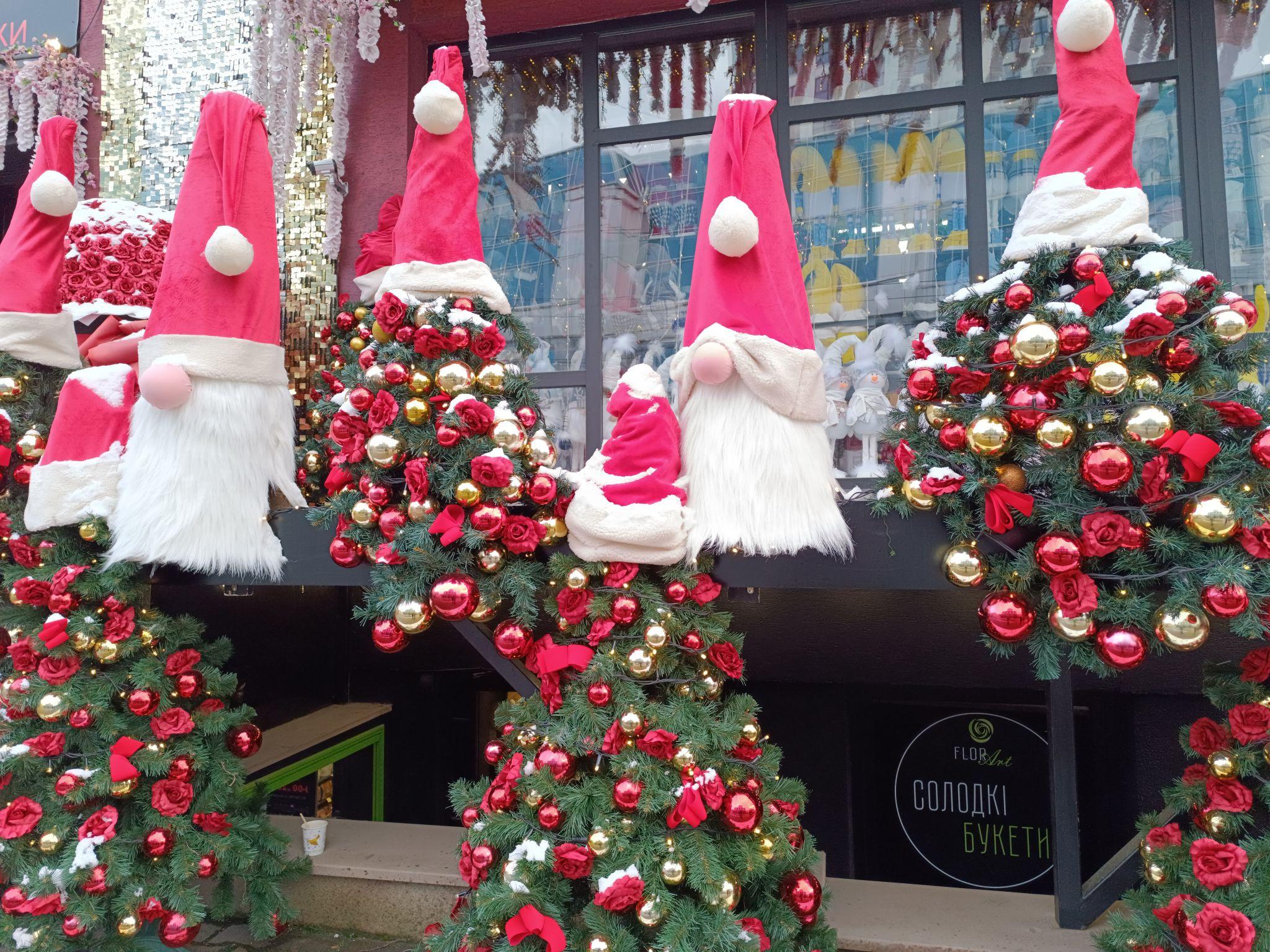 Новини Тернополя - фото з Тернопіль різдвяно-новорічний – як прикрасили місто до зимових свят (ФОТОРЕПОРТАЖ)