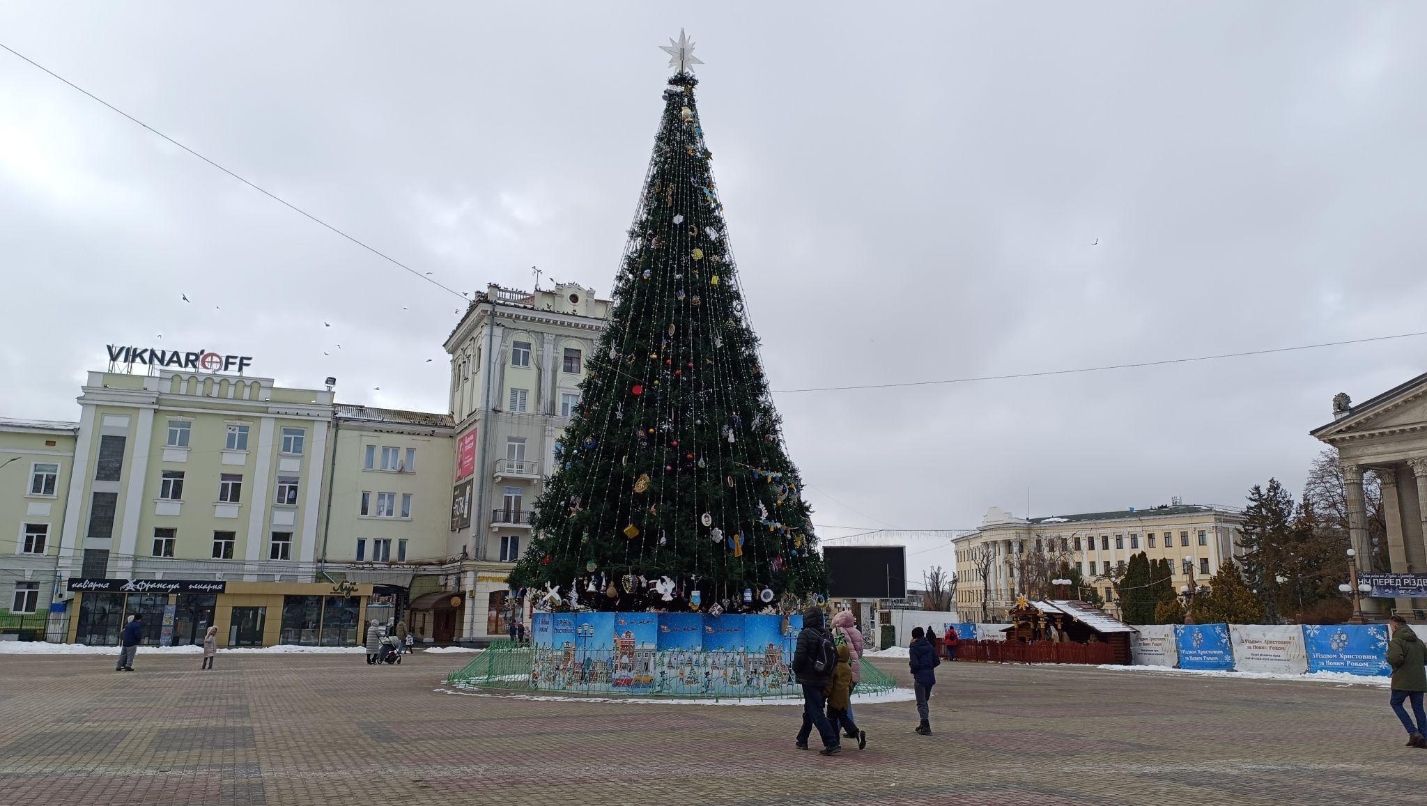 Новини Тернополя - фото з Тернопіль різдвяно-новорічний – як прикрасили місто до зимових свят (ФОТОРЕПОРТАЖ)
