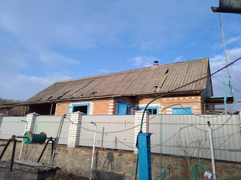 Новини Козятина - фото з На Вінниччині уламки збитого дрона пошкодили приватні будинки. Показали фото Уламки збитого дрона пошкодили будинки у селі Тростянчик на Вінниччині (Фото)