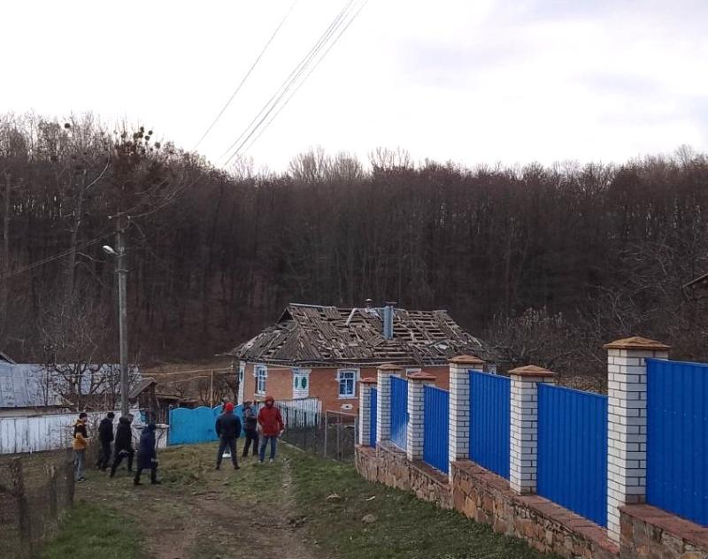 Новини Козятина - фото з На Вінниччині уламки збитого дрона пошкодили приватні будинки. Показали фото Уламки збитого дрона пошкодили будинки у селі Тростянчик на Вінниччині (Фото)