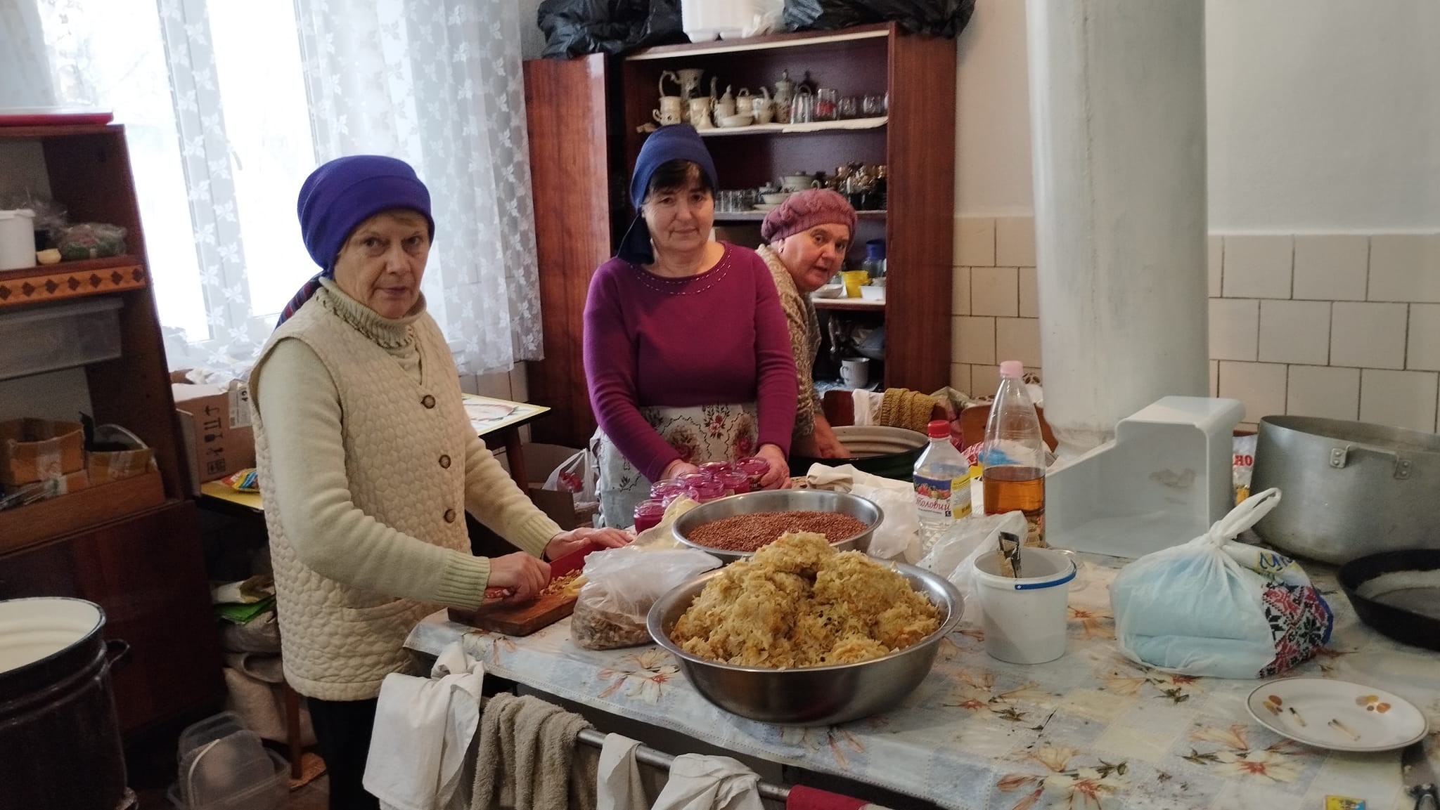 Новини Тернополя - фото з Волонтери Тернопільщини накрили святкові столи для воїнів на передовій