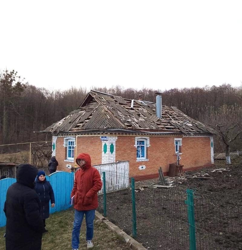 Новини Козятина - фото з На Вінниччині уламки збитого дрона пошкодили приватні будинки. Показали фото Уламки збитого дрона пошкодили будинки у селі Тростянчик на Вінниччині (Фото)