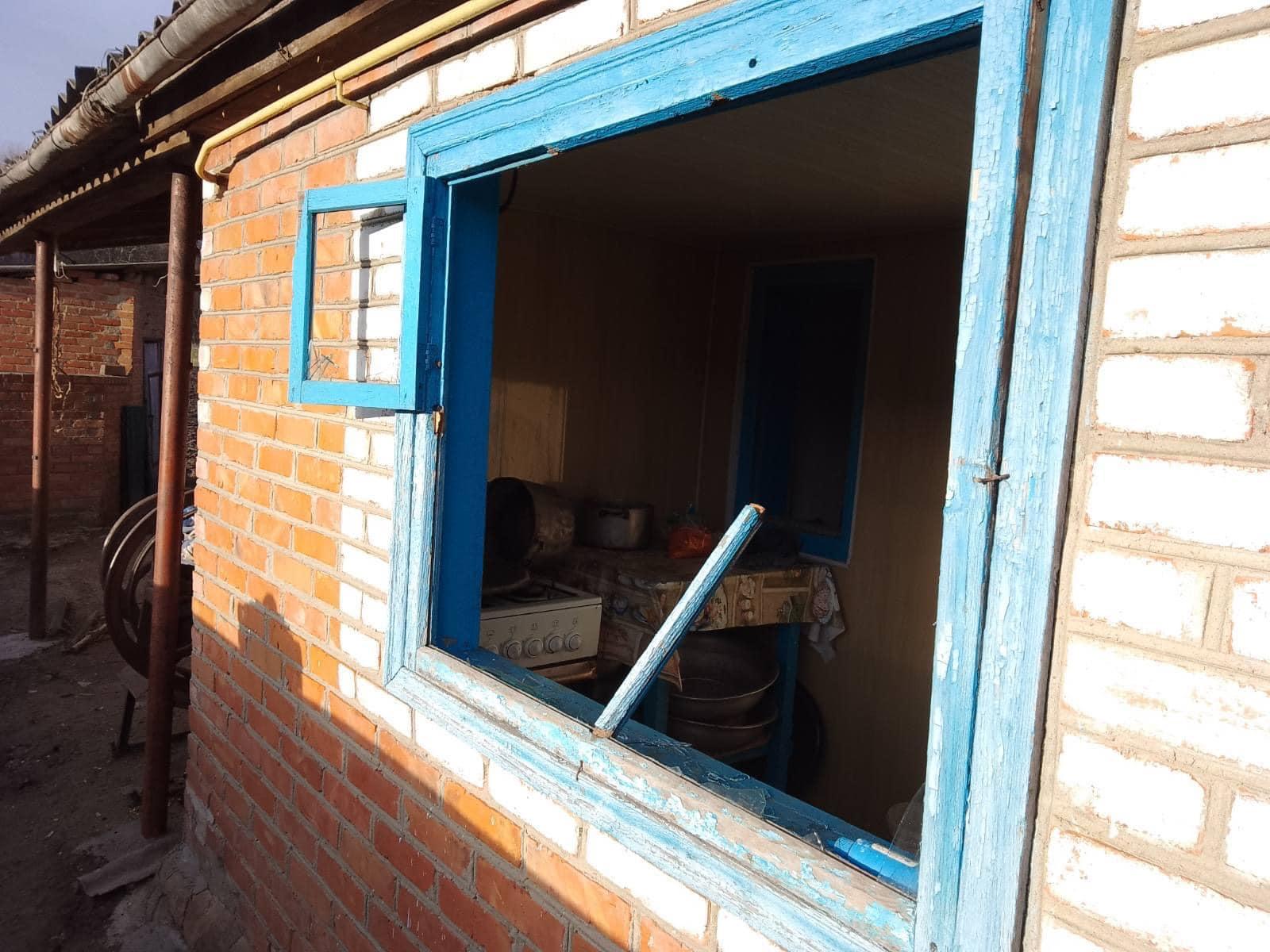 Новини Козятина - фото з На Вінниччині уламки збитого дрона пошкодили приватні будинки. Показали фото Уламки збитого дрона пошкодили будинки у селі Тростянчик на Вінниччині (Фото)