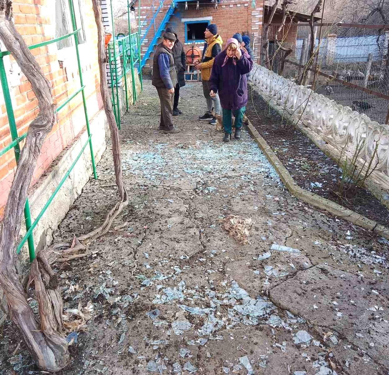 Новини Козятина - фото з На Вінниччині уламки збитого дрона пошкодили приватні будинки. Показали фото Уламки збитого дрона пошкодили будинки у селі Тростянчик на Вінниччині (Фото)