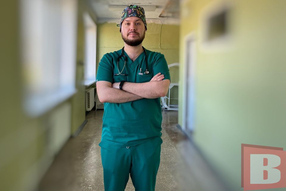 Новини Хмельницького - фото з Інтерв'ю з молодими лікарями Хмельницького: підбірка за 2023 рік Лікар до 30. Дитячий анестезіолог Артем Суглобов виконує операції новонародженим і лікує “п’яних” підлітків