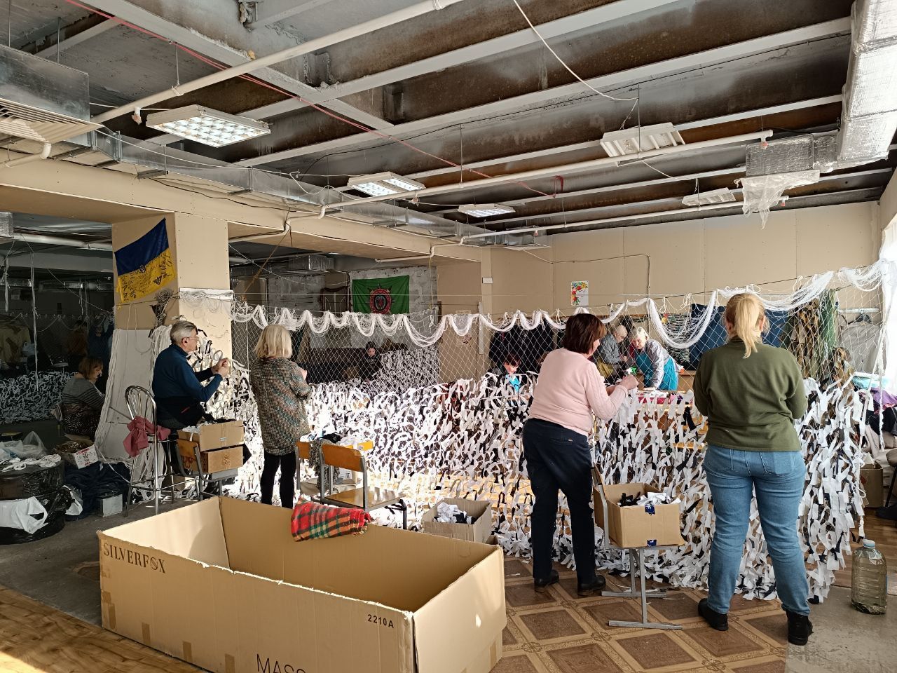 Новини Вінниці - фото з «Наймолодшому волонтеру було 7, а найстаршому 82». Як плетуть сітки у центрі «Ми разом»