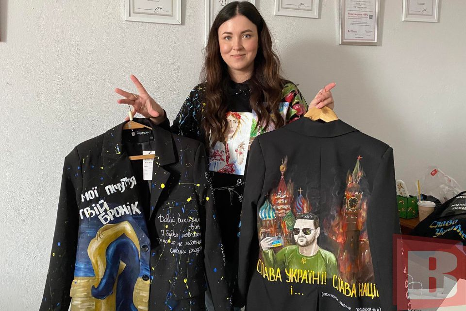 Із Зеленським і палаючим кремлем: стилістка створює в Хмельницькому унікальні речі (ВІДЕО)