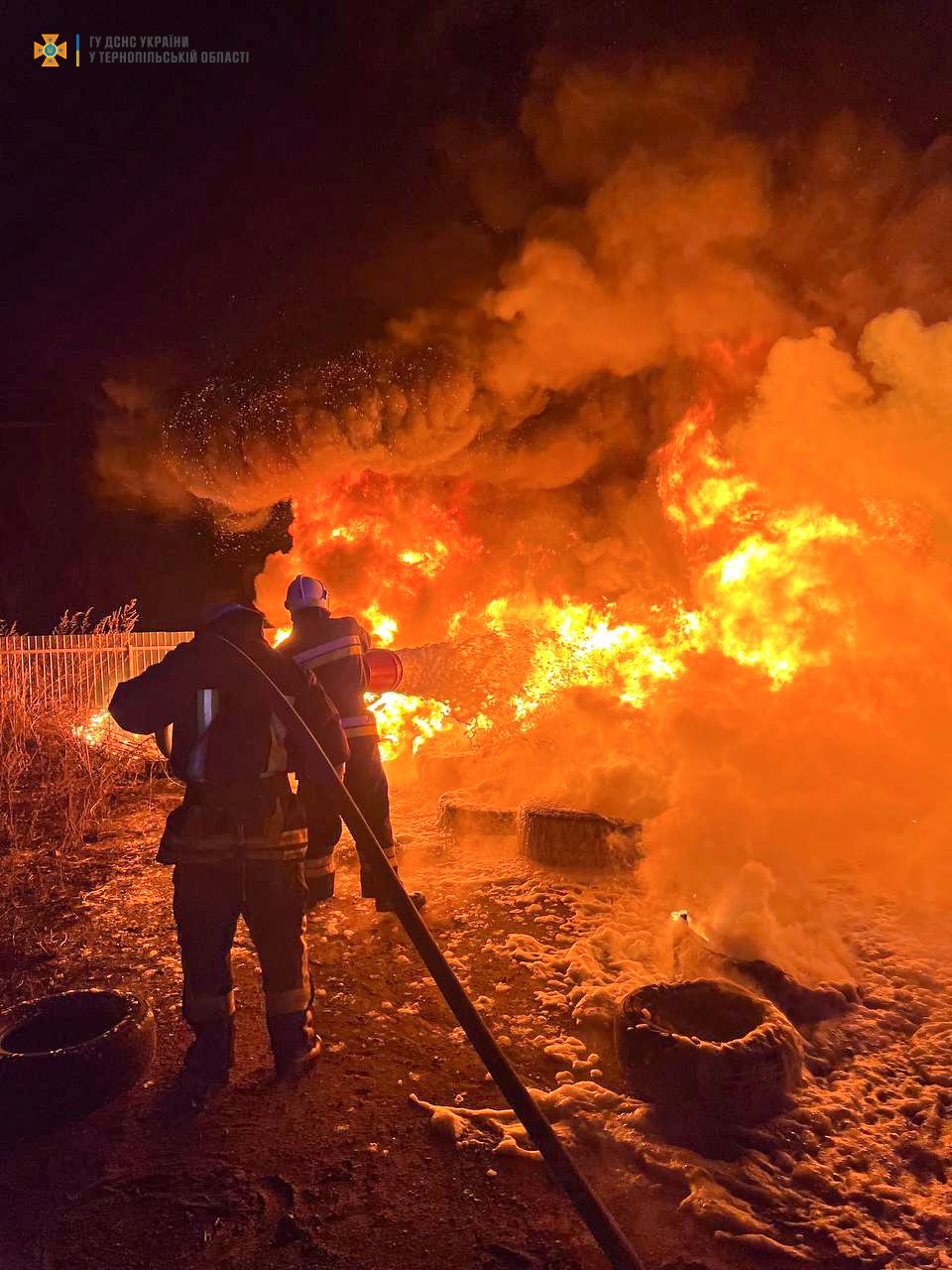Новини Тернополя - фото з У селі неподалік Тернополя згорів сміттєвоз