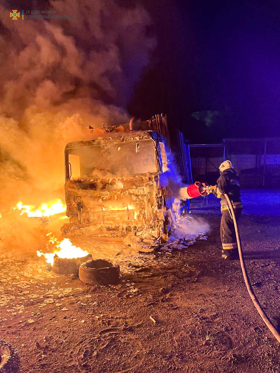 Новини Тернополя - фото з У селі неподалік Тернополя згорів сміттєвоз