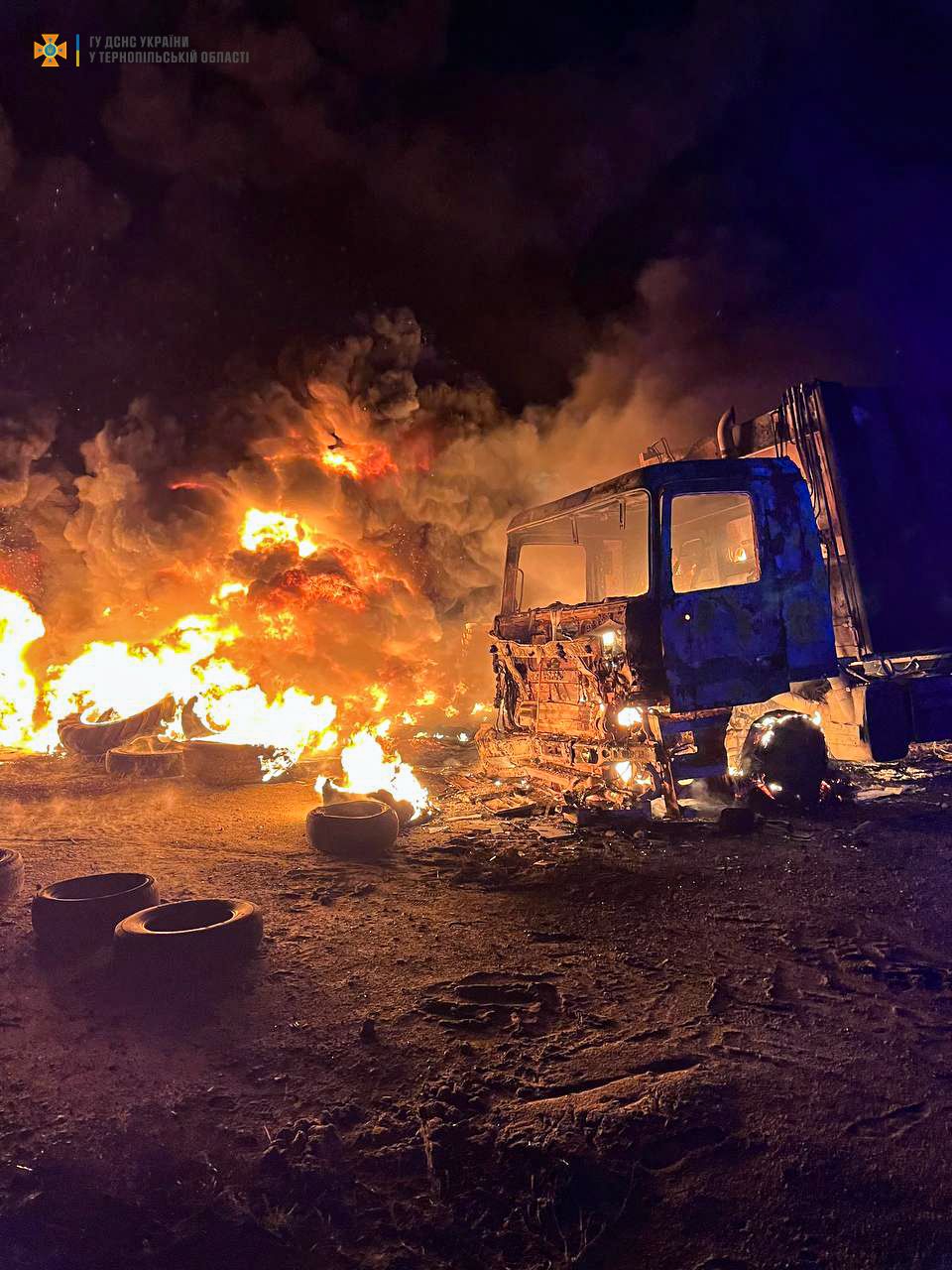 Новини Тернополя - фото з У селі неподалік Тернополя згорів сміттєвоз