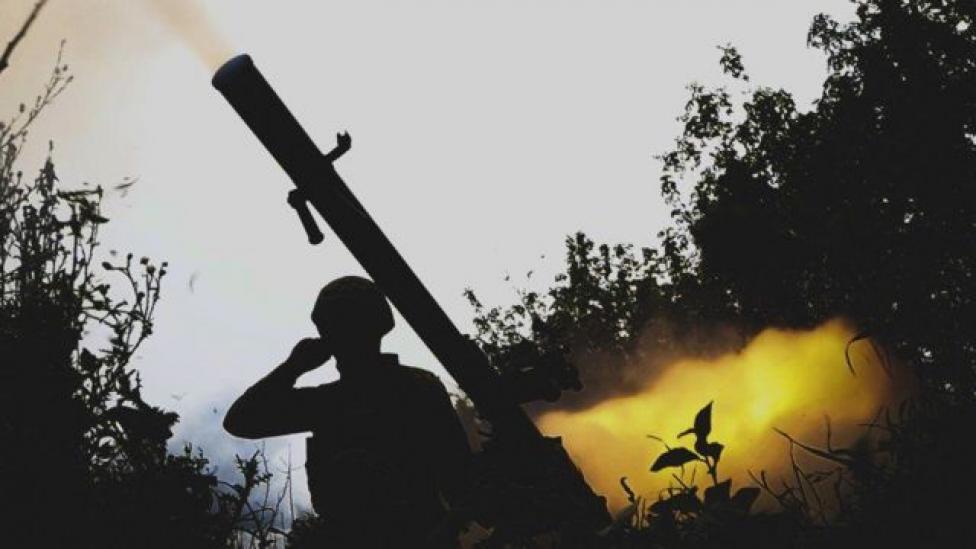 Новини Житомира - фото з Як розгортатиметься війна у 2024 році: три сценарії A Ukrainian soldier uses a grenade launcher in the direction of Avdiivka at the frontline in Donbas