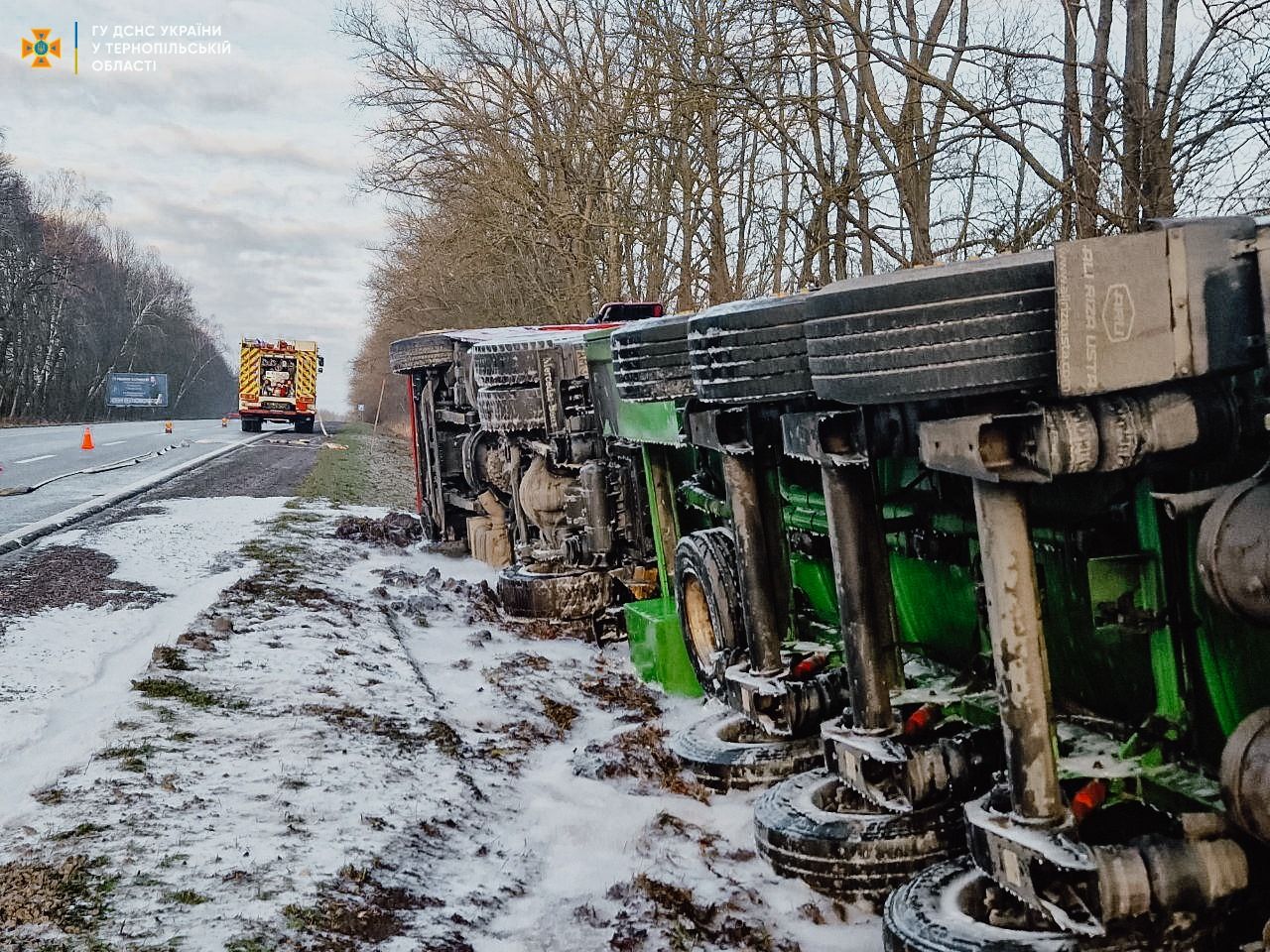 Новини Тернополя - фото з У Тернопільському районі перекинувся бензовоз (ОНОВЛЕНЕ)