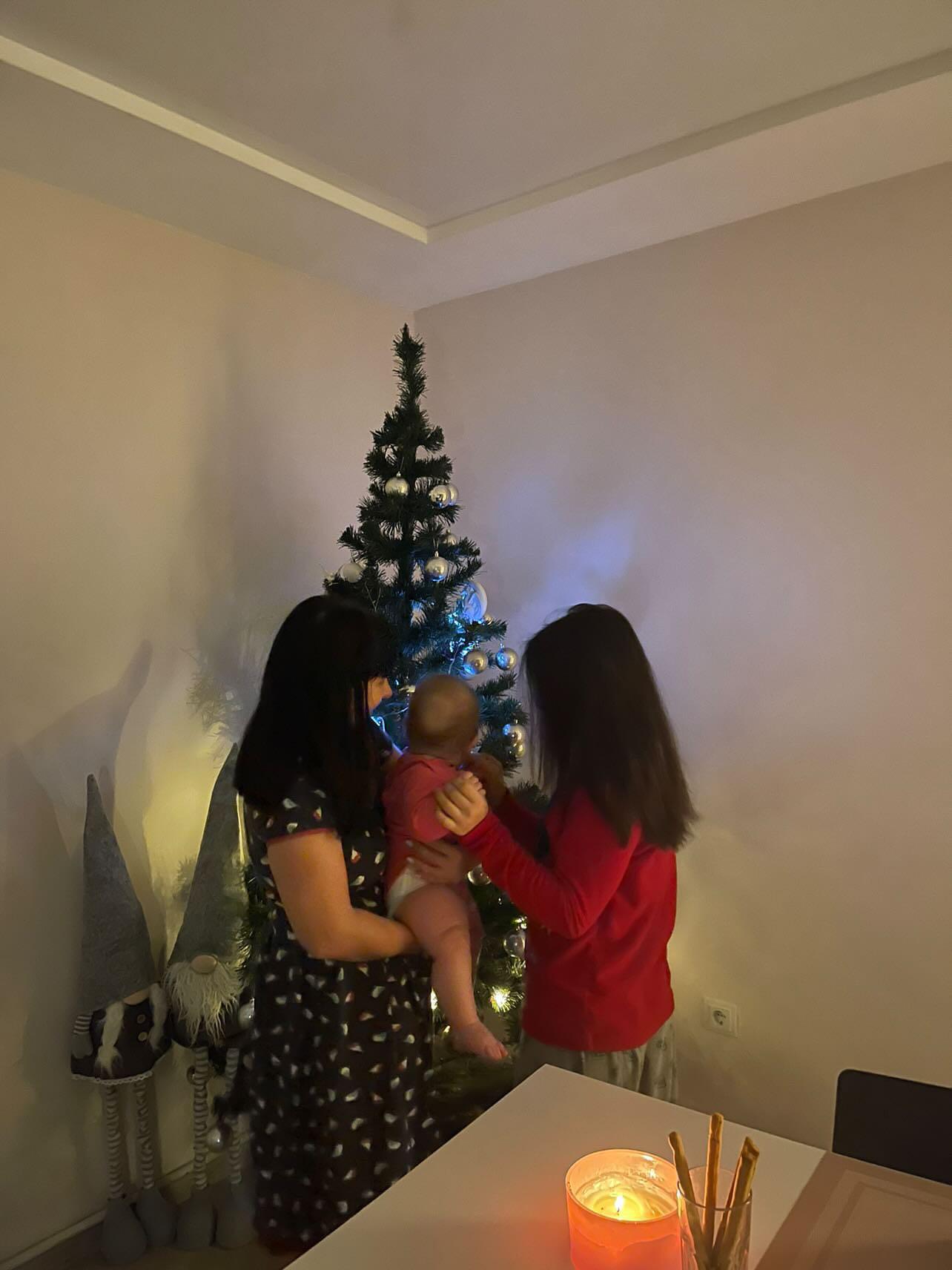 Новини Тернополя - фото з З іграшками ручної роботи, гірляндами і вишивкою: як тернополяни прикрасили ялинки?